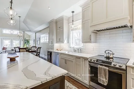 12 Stoneridge Crescent