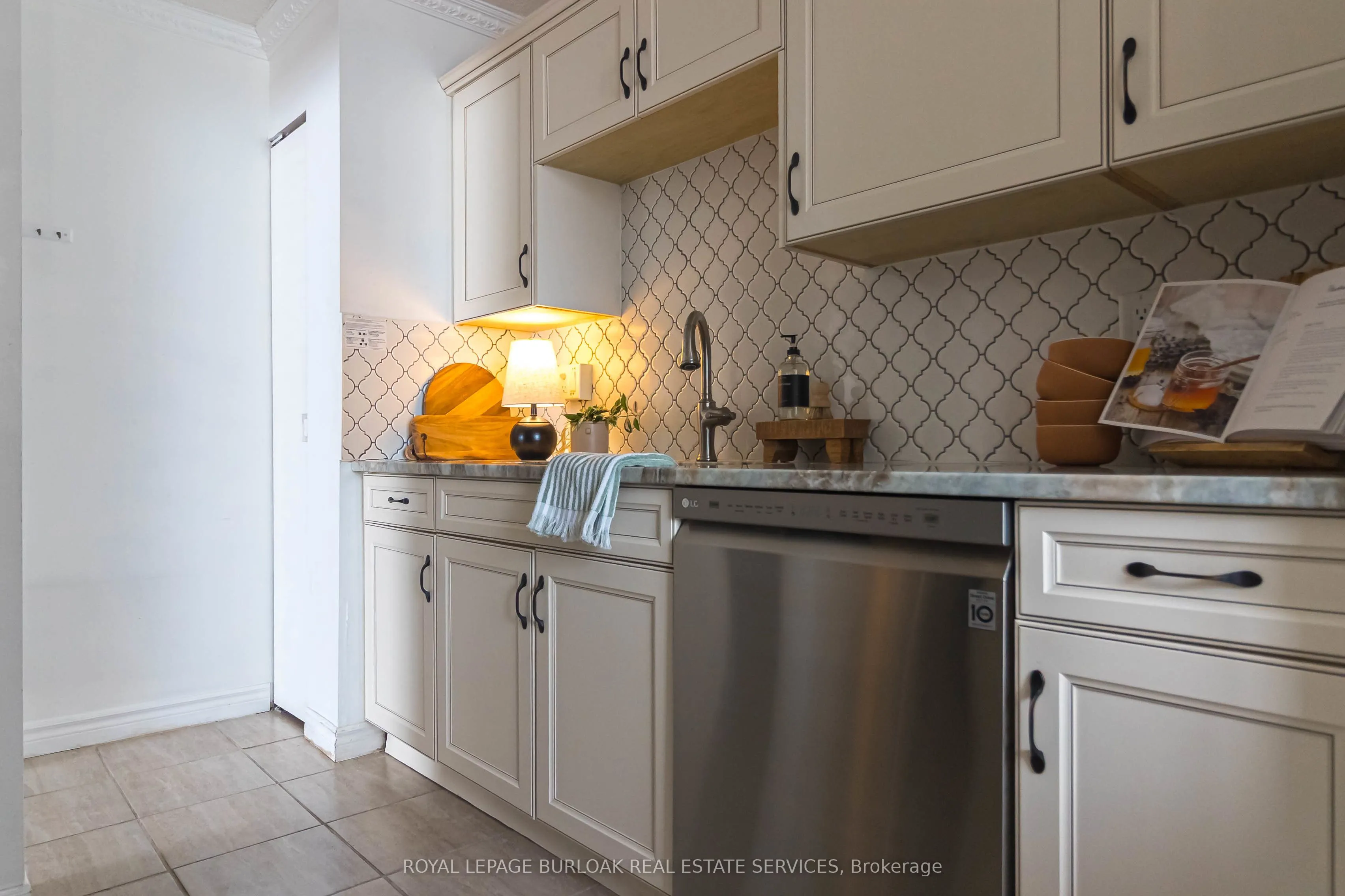 222 Jackson Street W, #1003