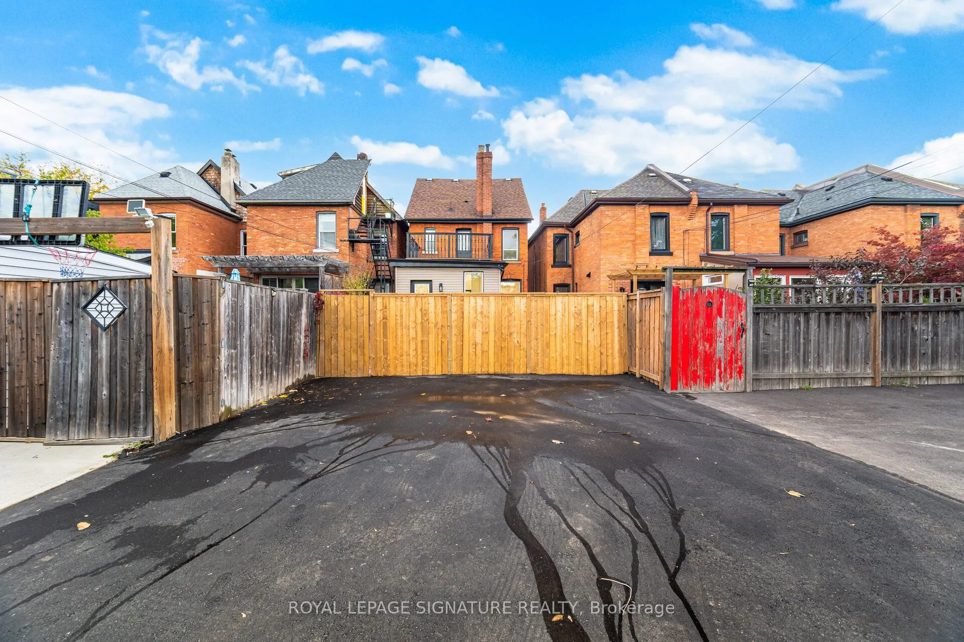 285 Charlton Avenue W