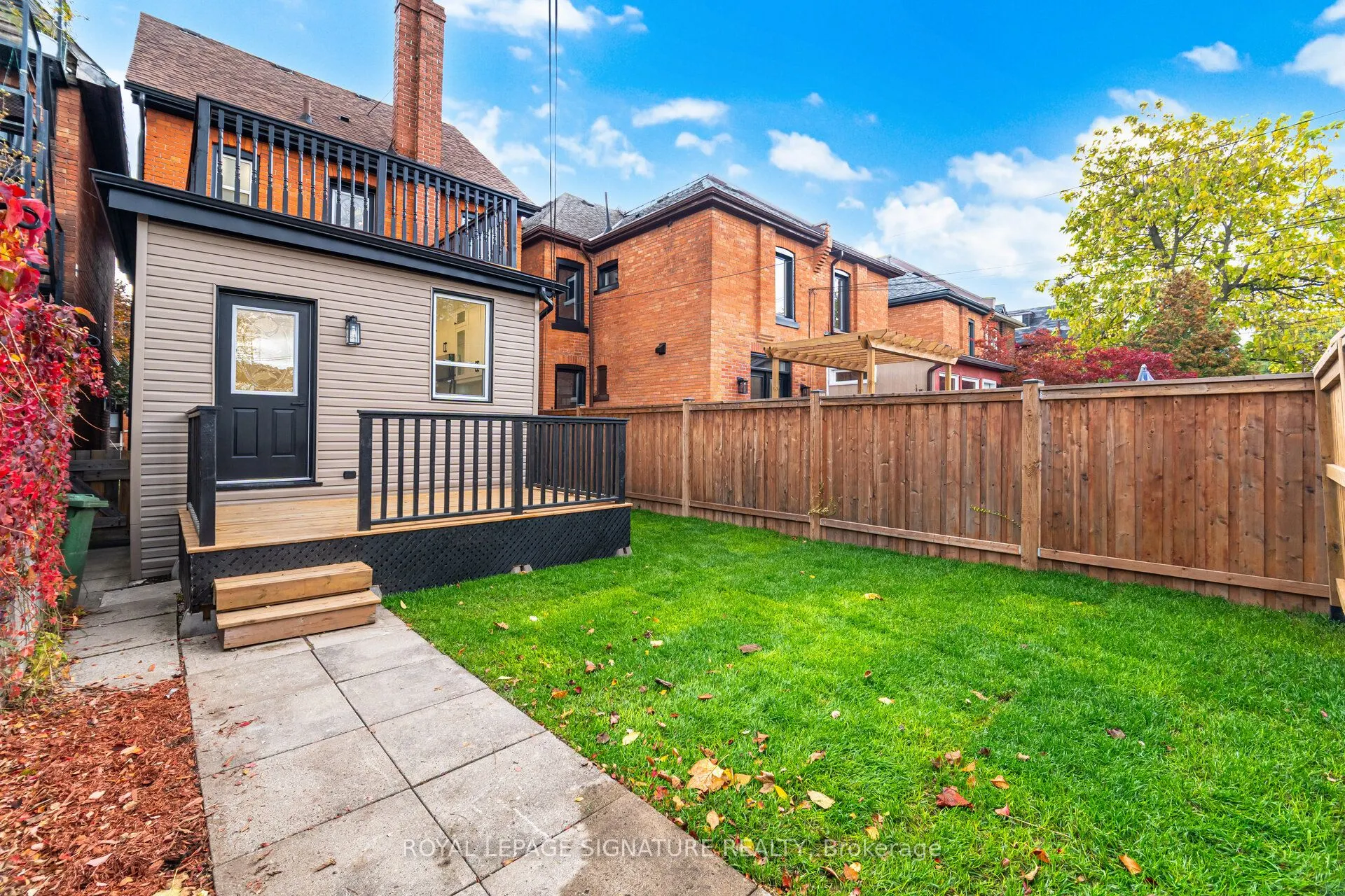 285 Charlton Avenue W