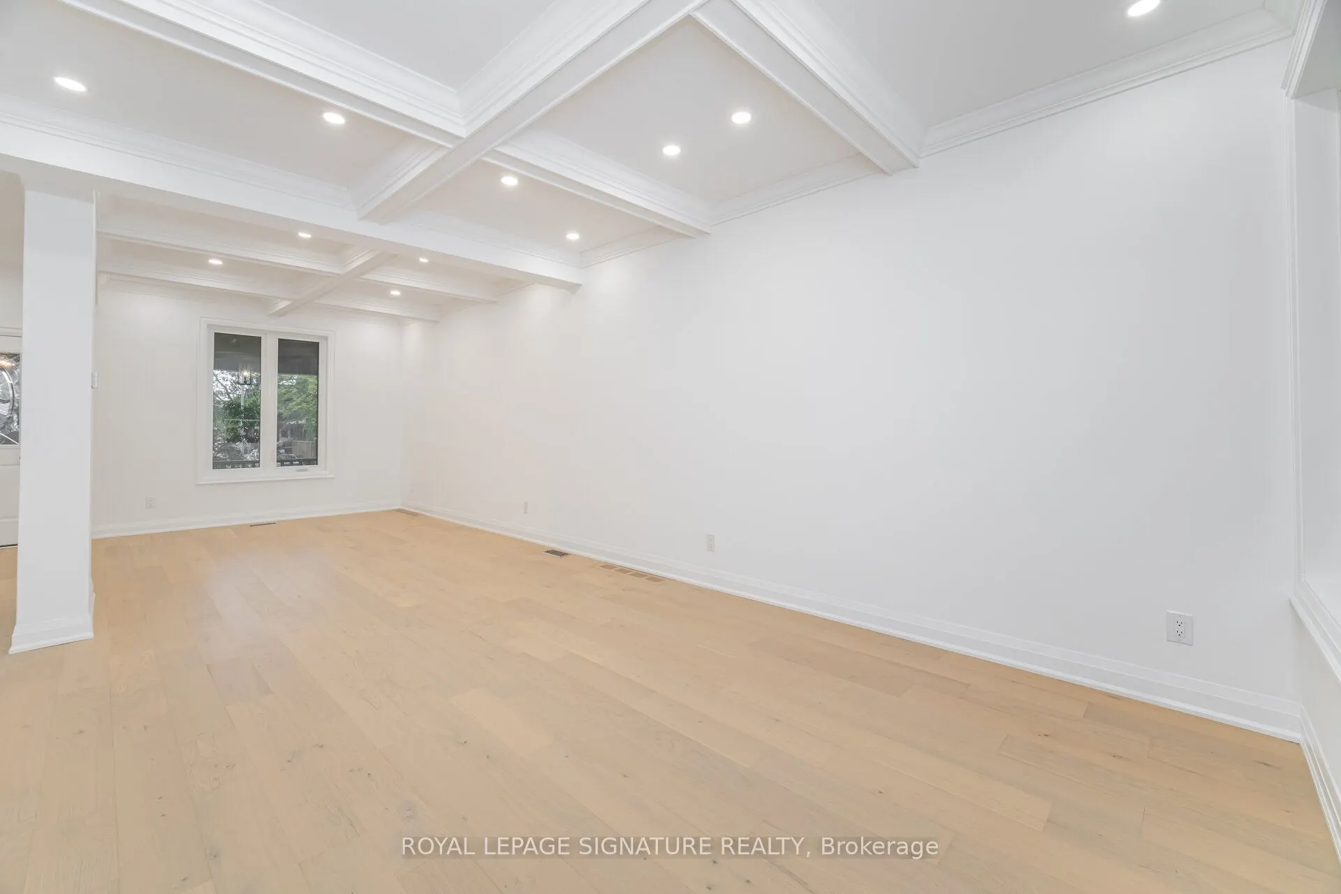 285 Charlton Avenue W