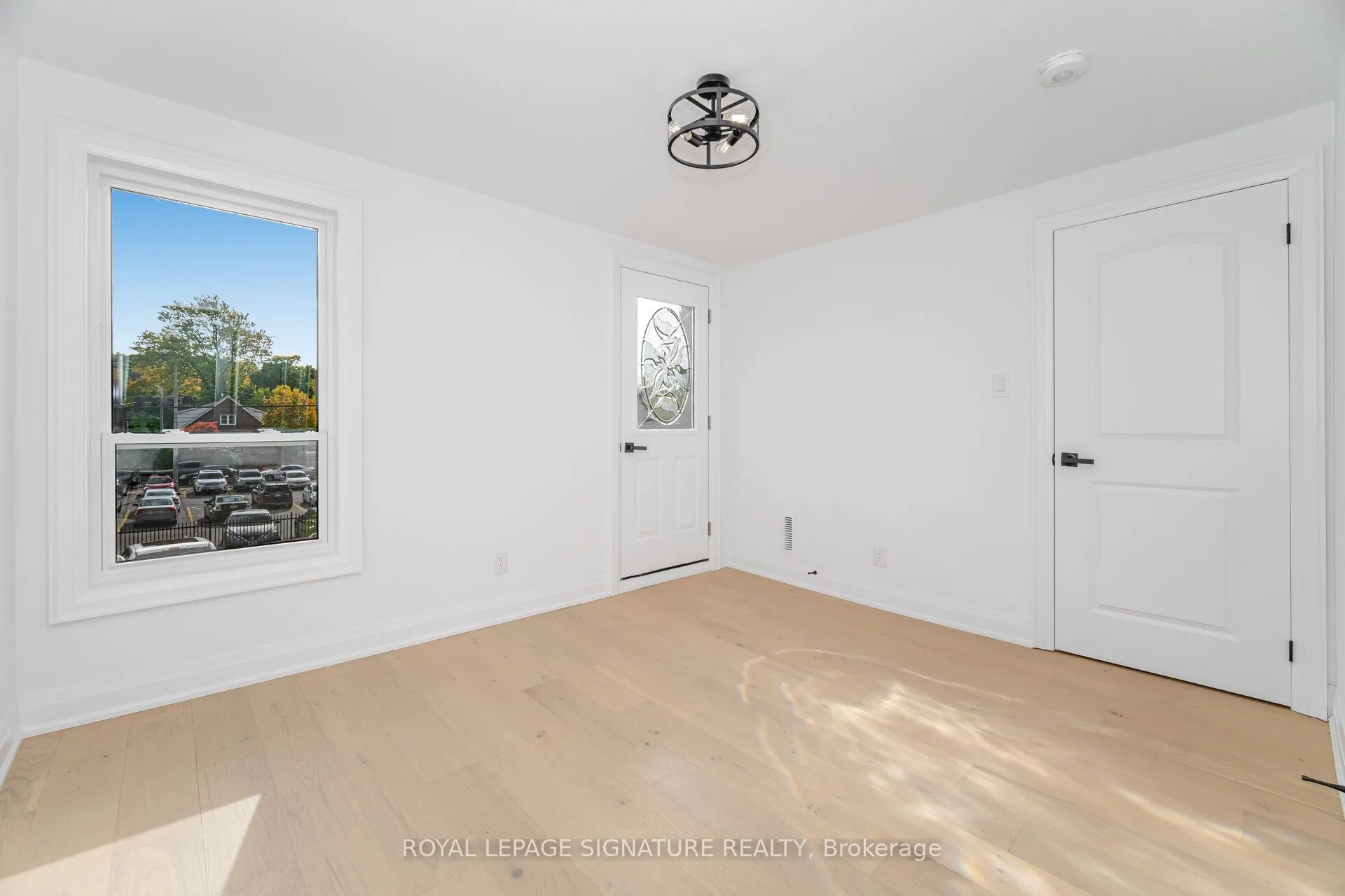 285 Charlton Avenue W