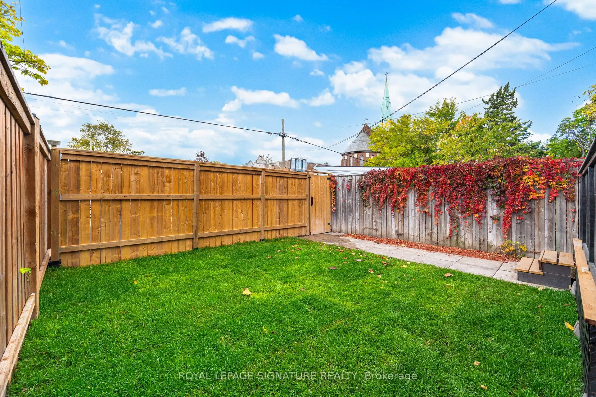 285 Charlton Avenue W