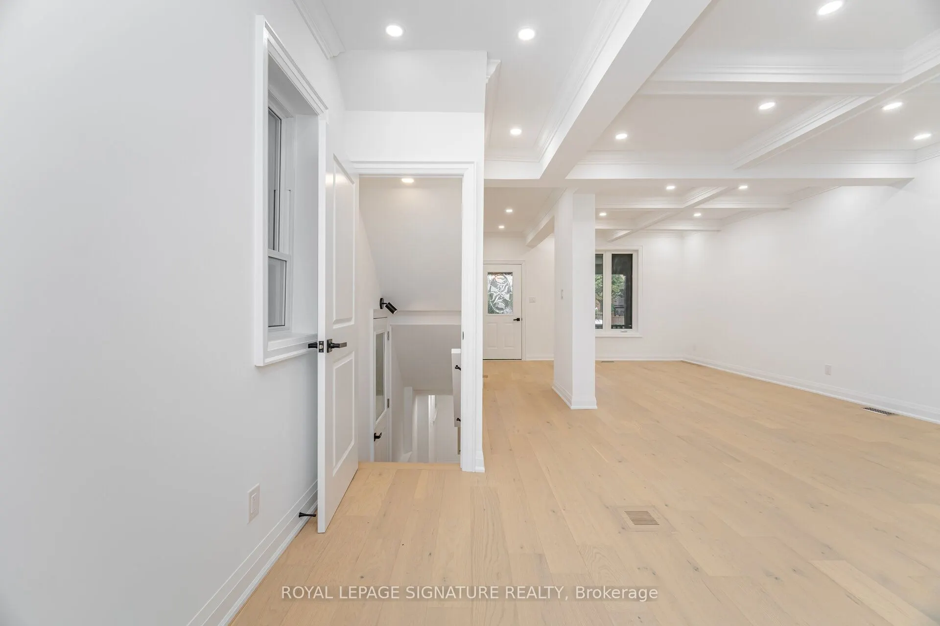 285 Charlton Avenue W