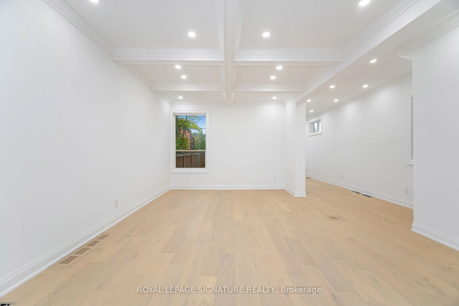 285 Charlton Avenue W