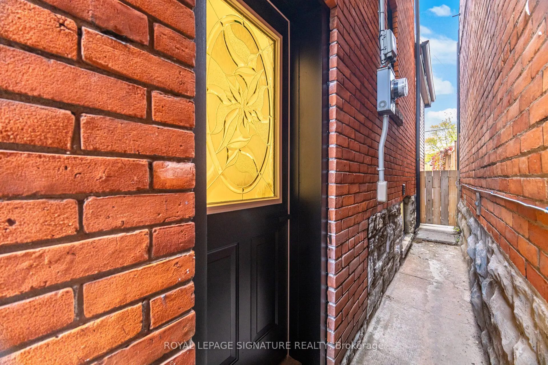 285 Charlton Avenue W