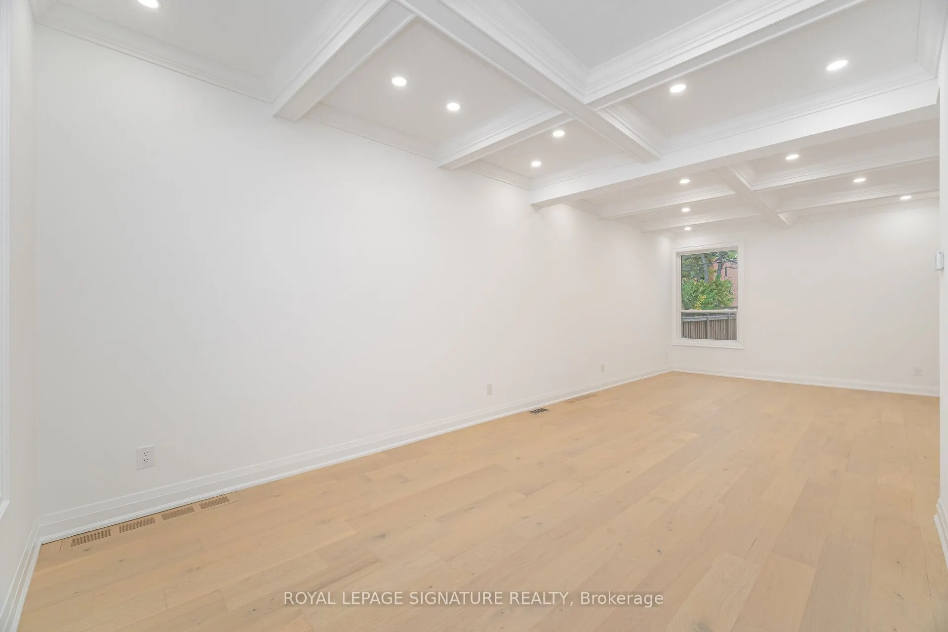 285 Charlton Avenue W