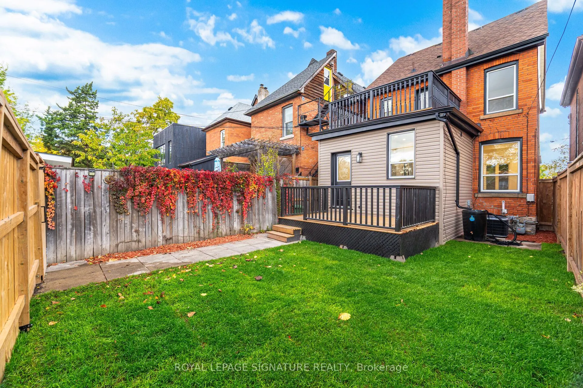 285 Charlton Avenue W