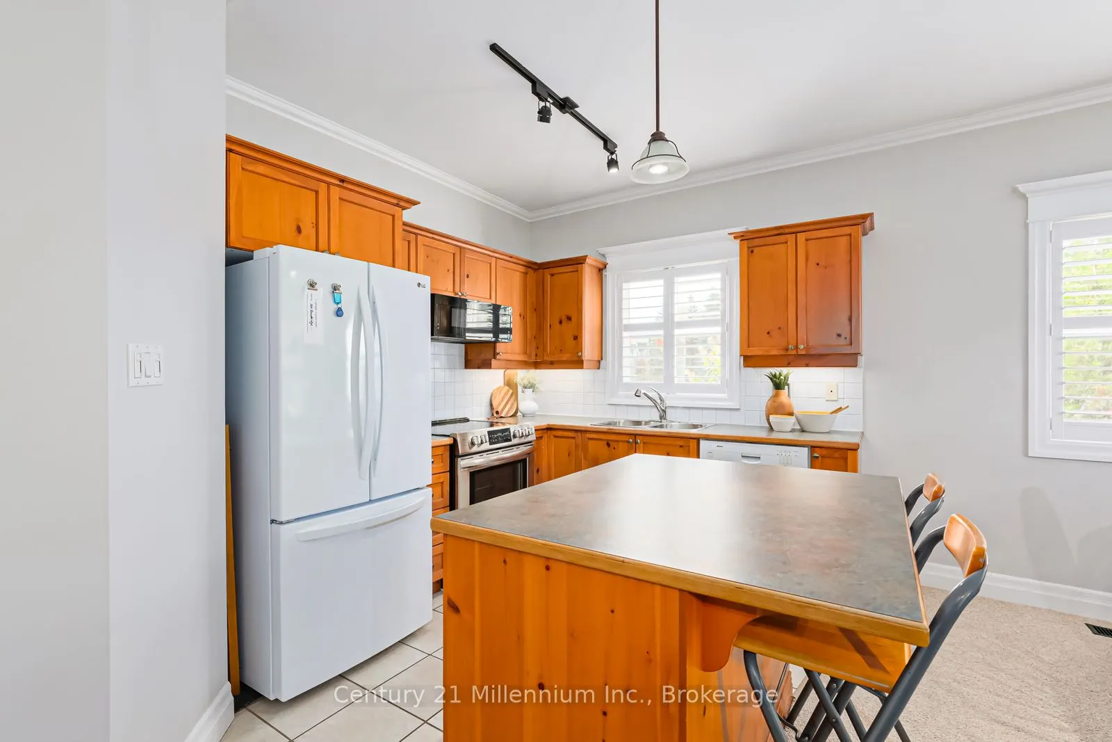 184 Snowbridge Way, #120