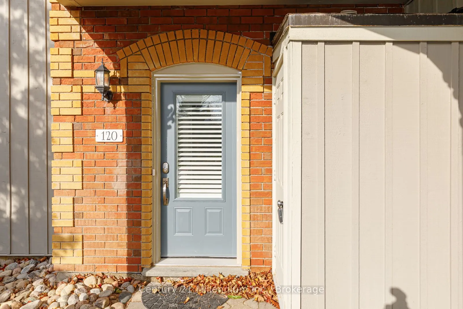 184 Snowbridge Way, #120