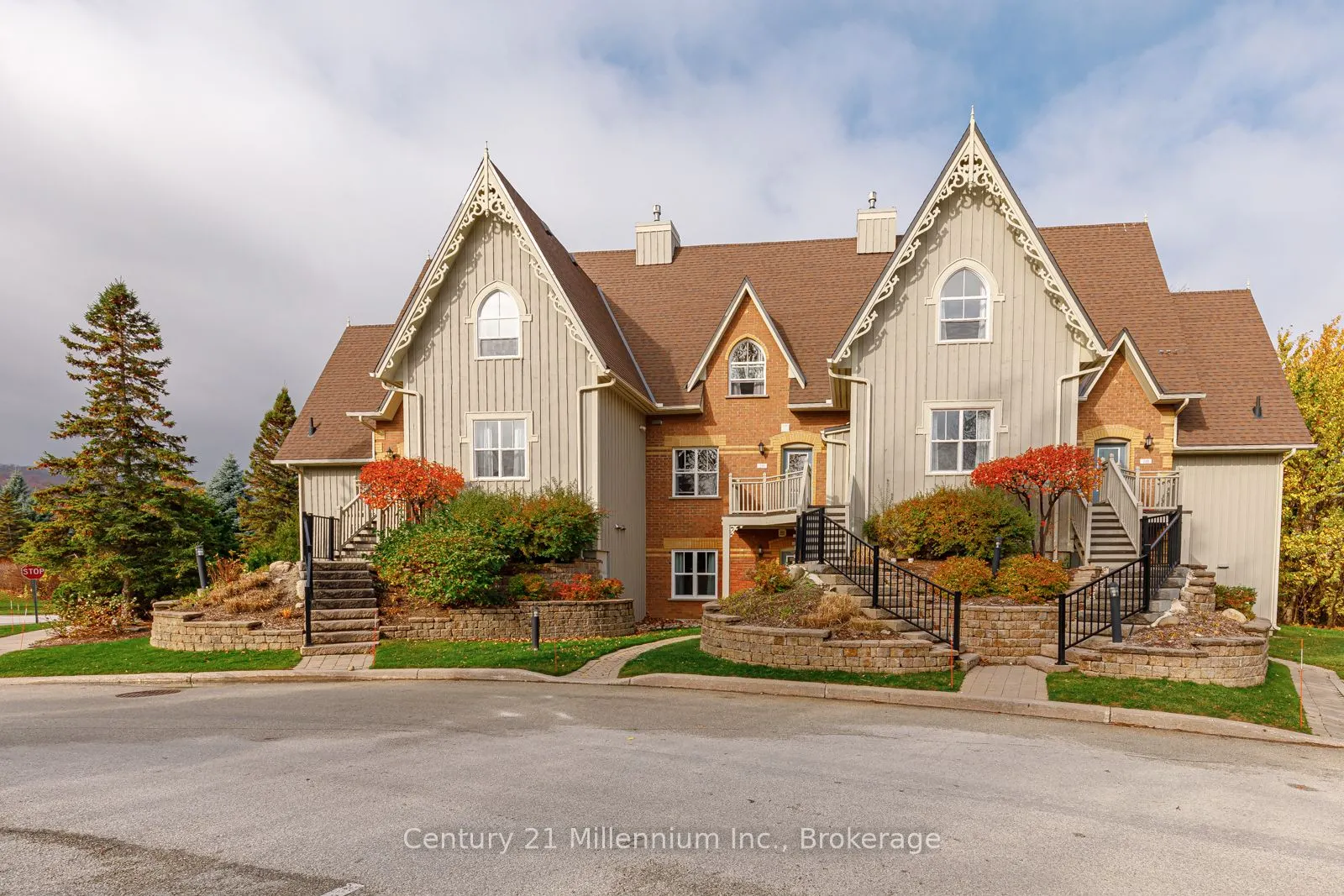 184 Snowbridge Way, #120