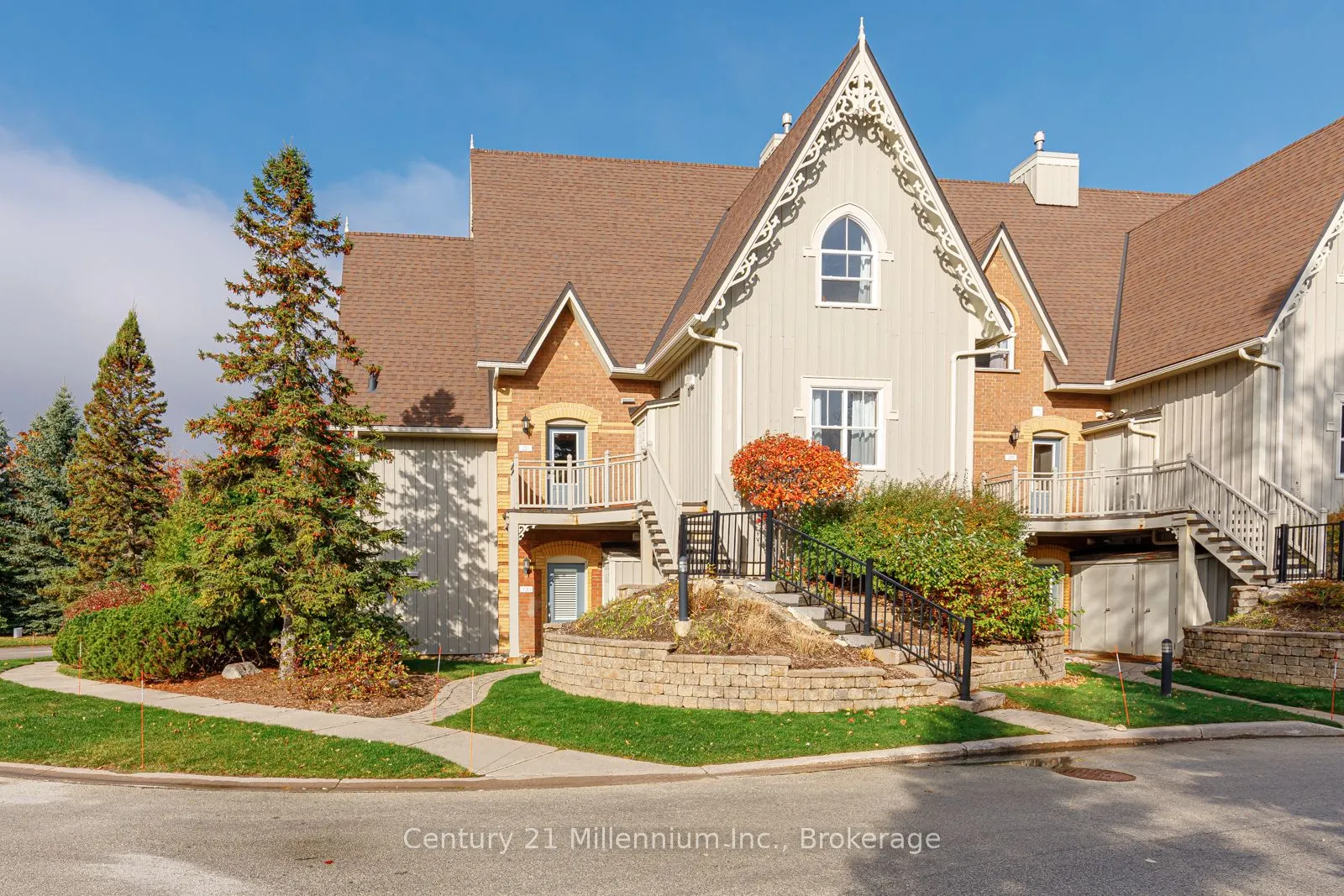 184 Snowbridge Way, #120