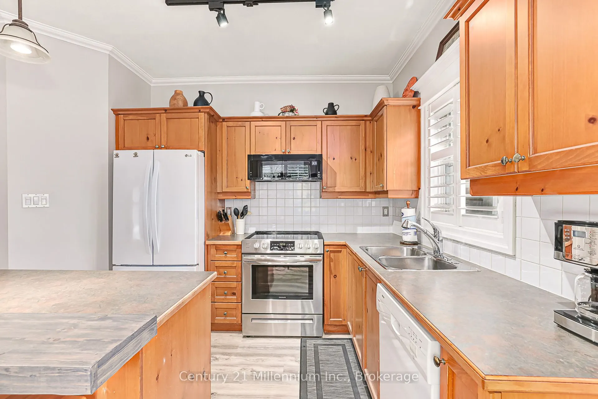 184 Snowbridge Way, #120