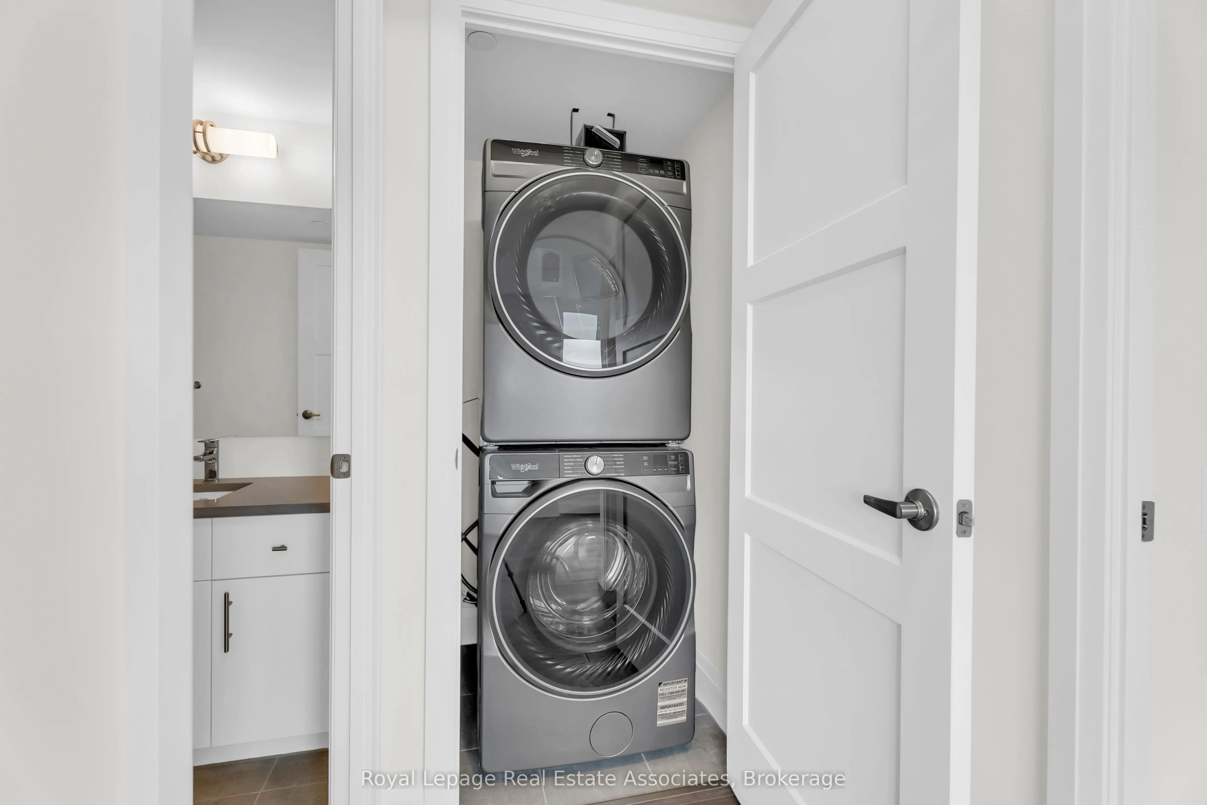 93 Arthur Street S, #1212