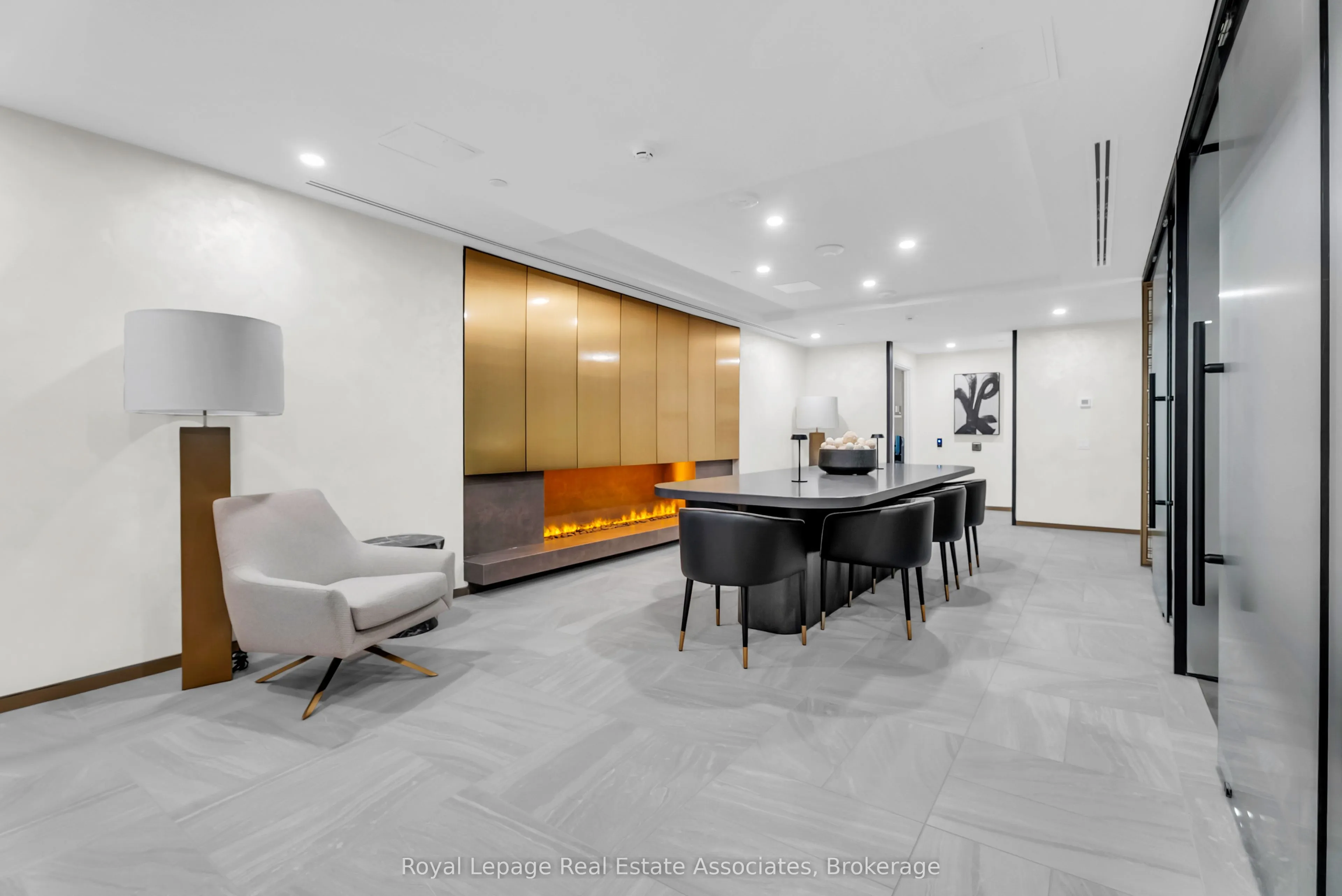 93 Arthur Street S, #1212