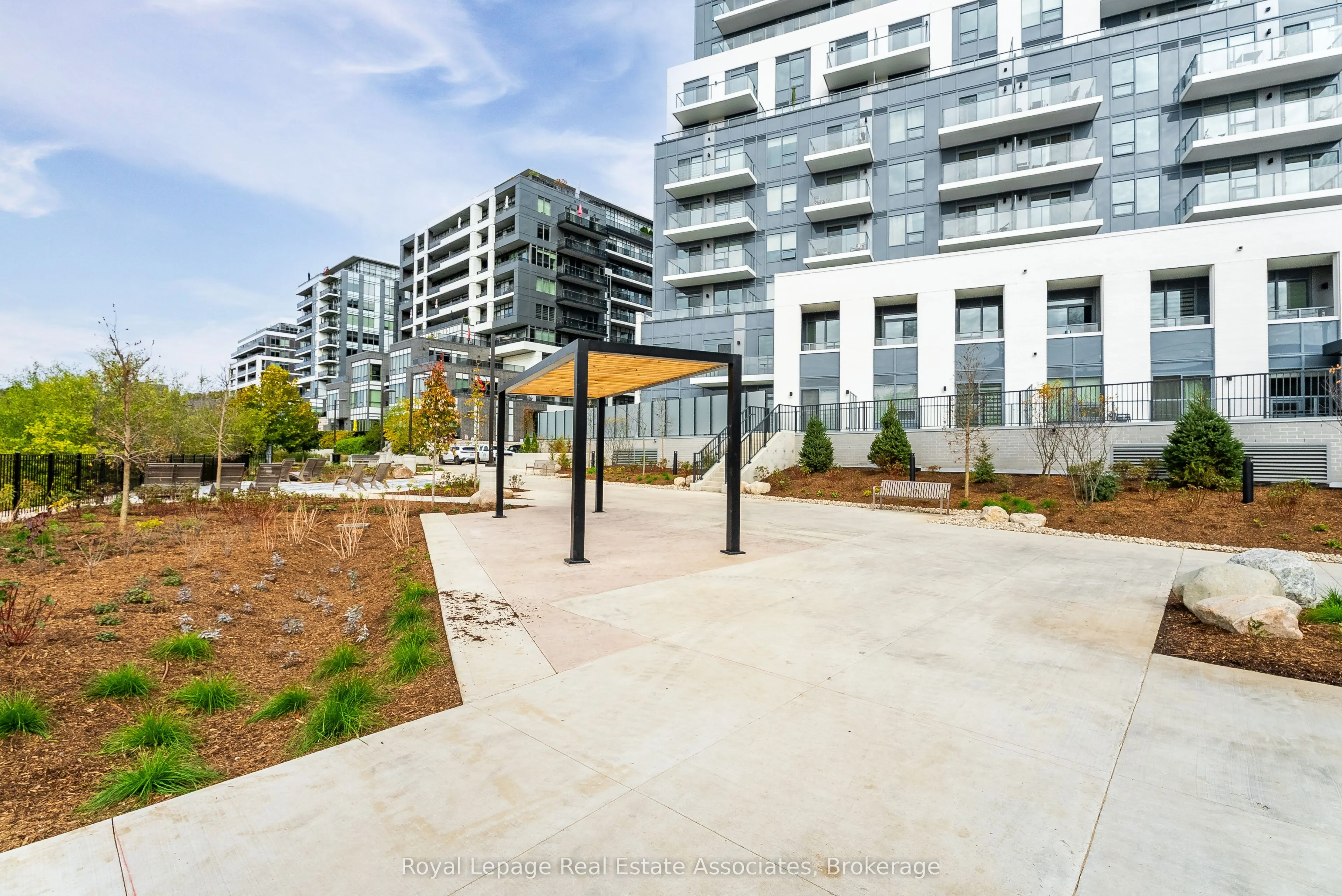 93 Arthur Street S, #1212