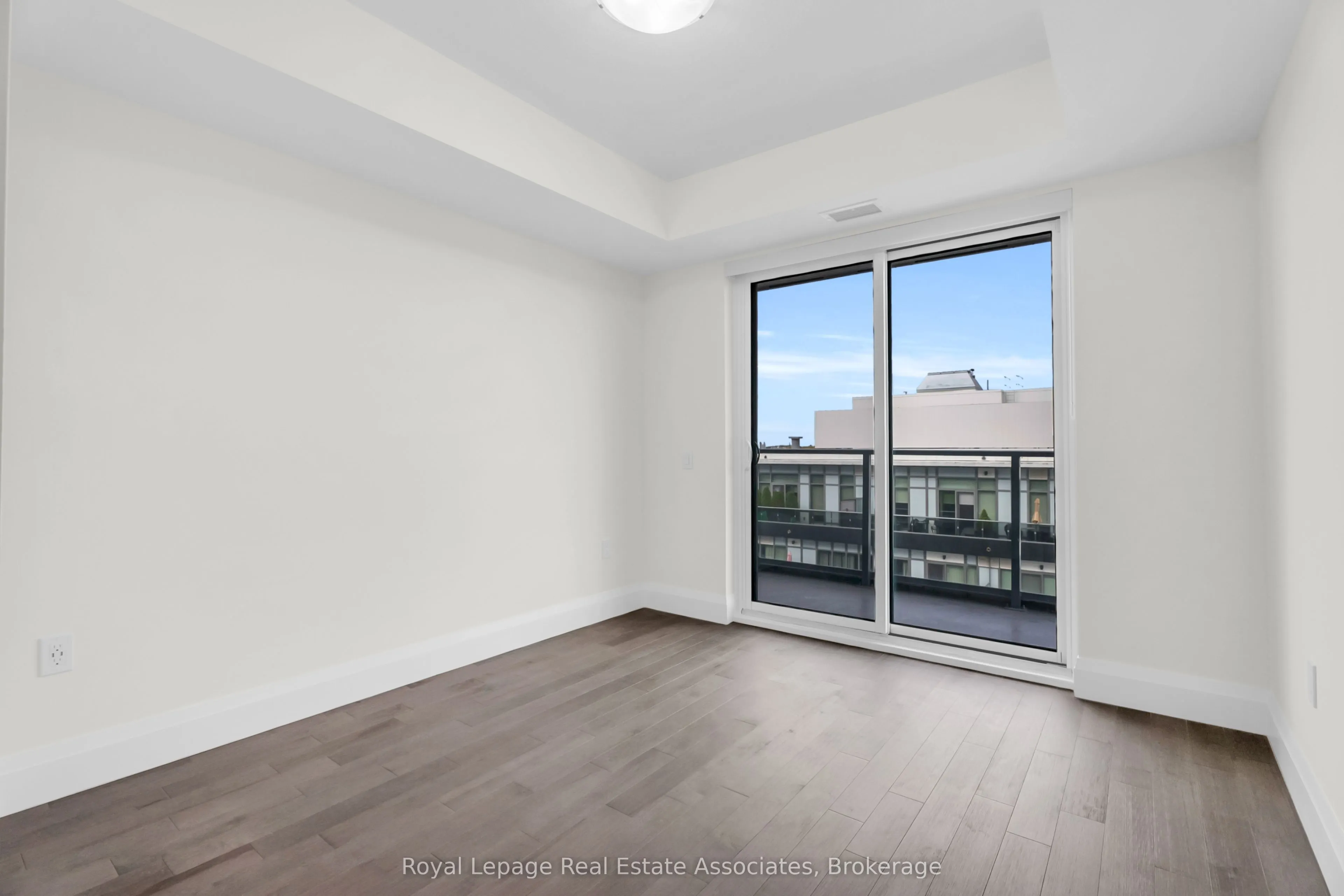 93 Arthur Street S, #1212