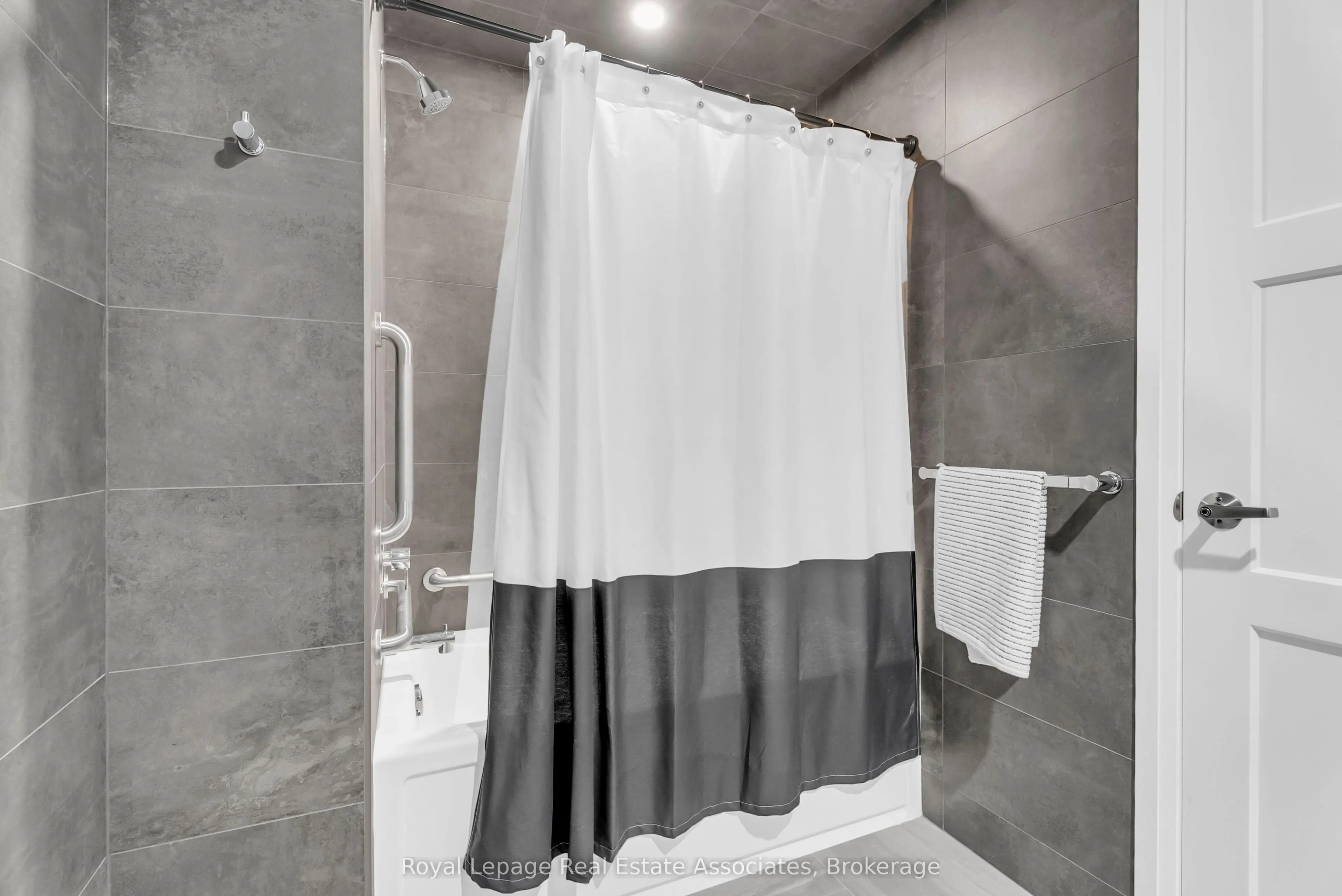 93 Arthur Street S, #1212