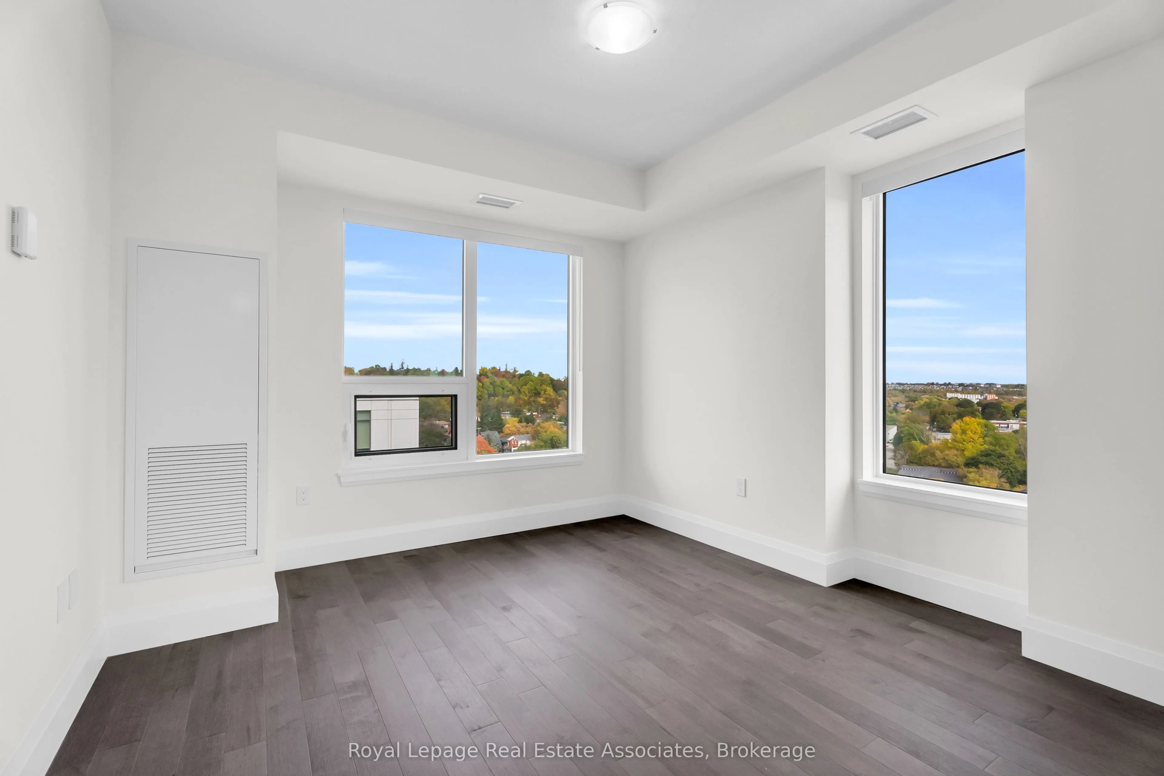 93 Arthur Street S, #1212