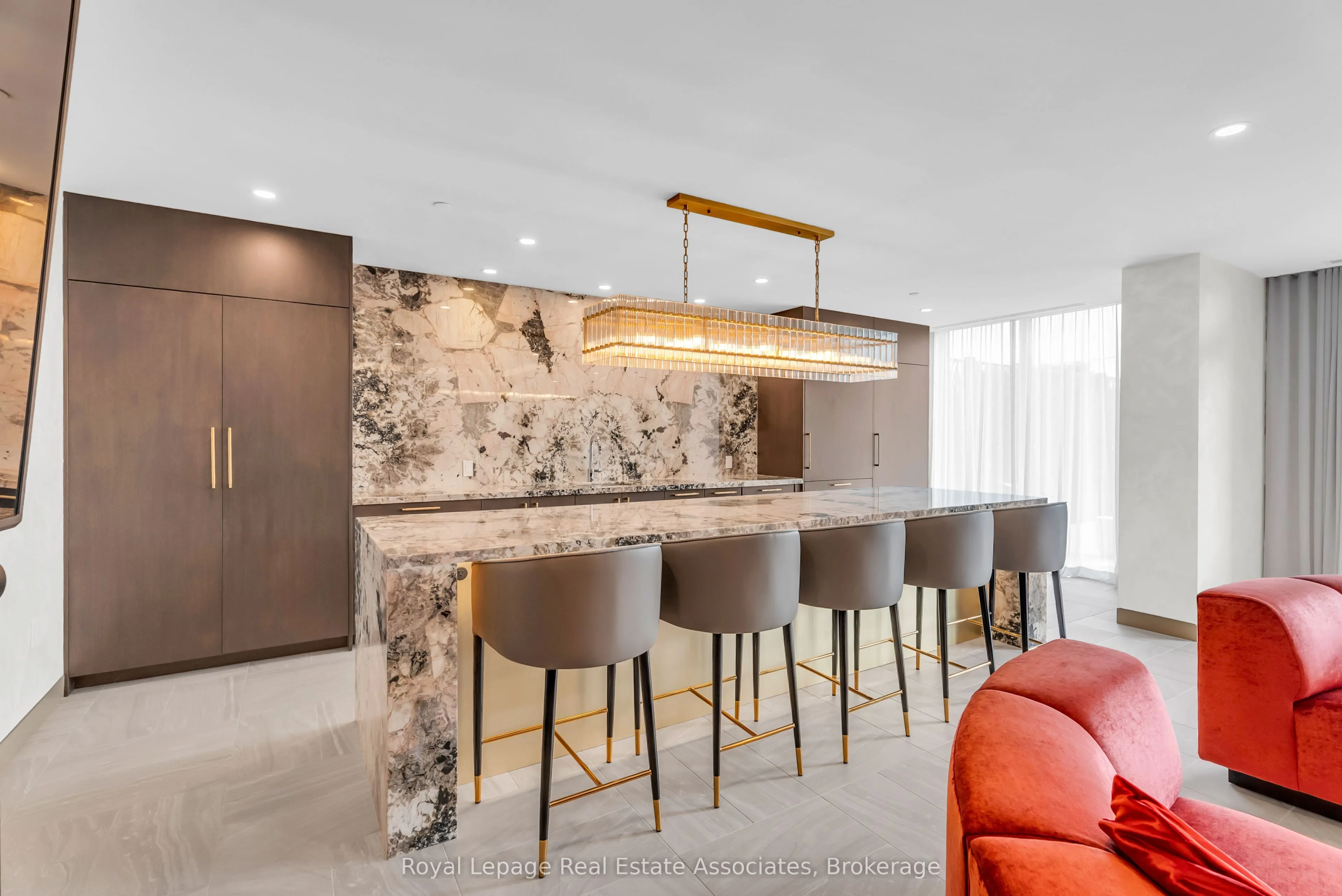 93 Arthur Street S, #1212