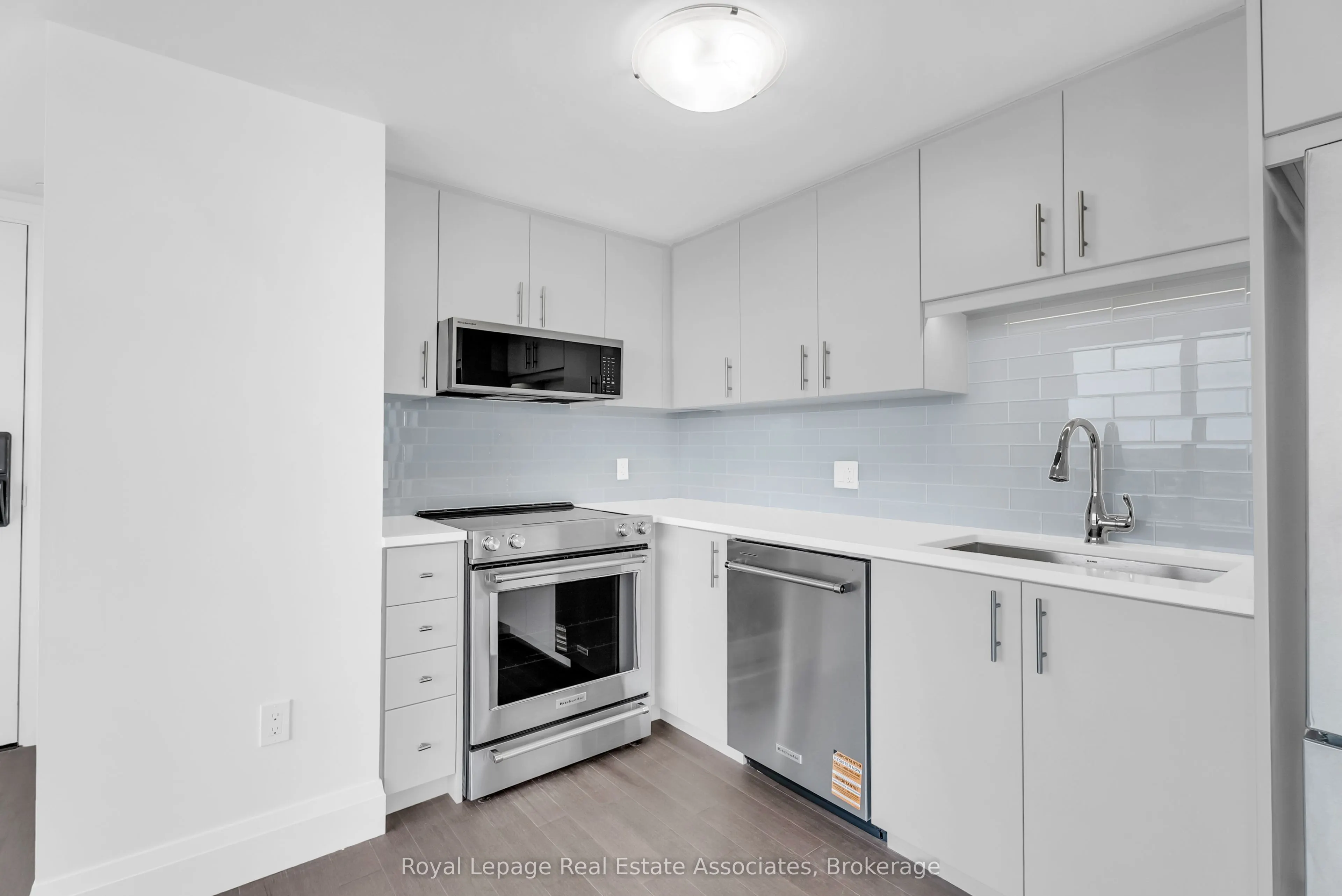 93 Arthur Street S, #1212