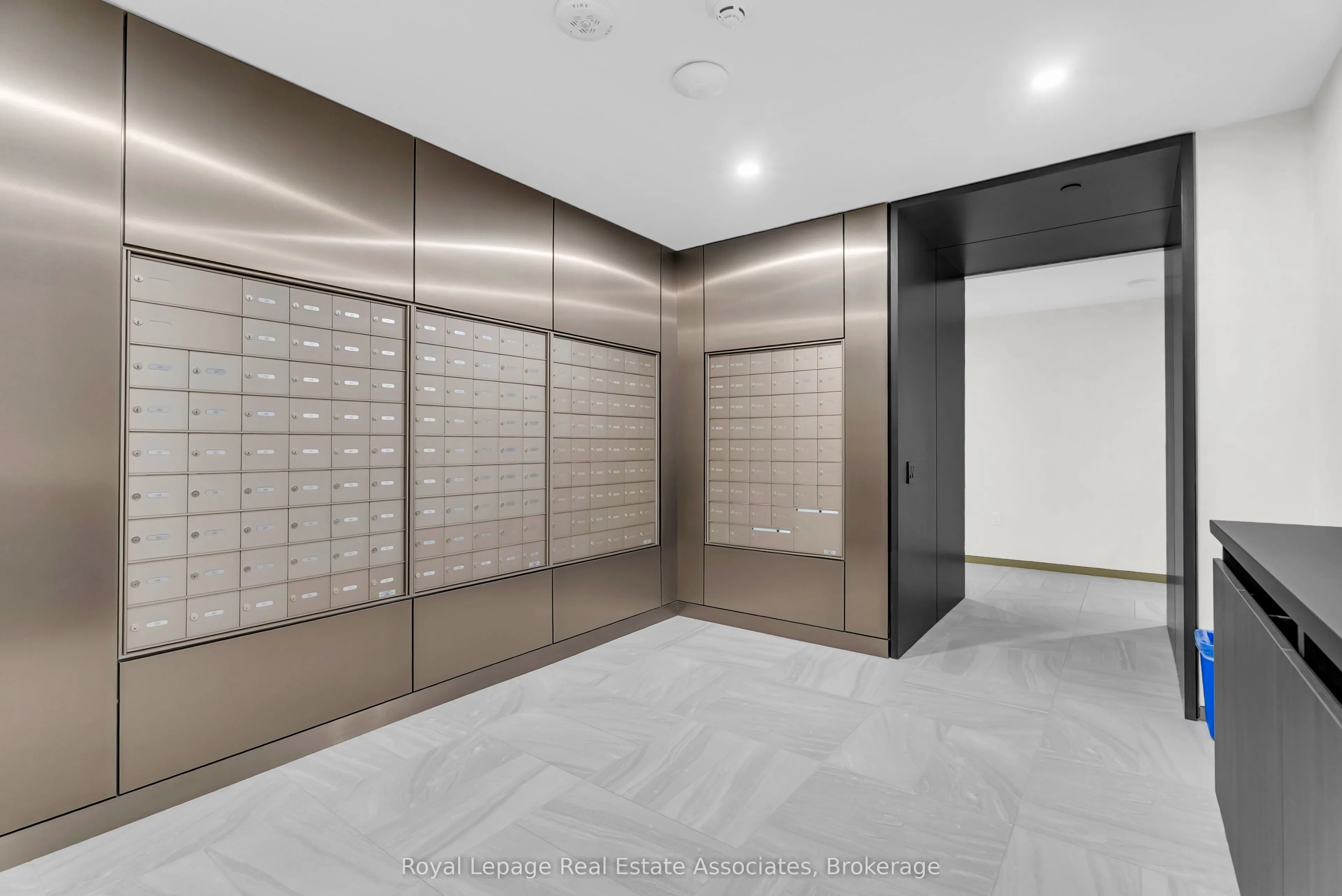 93 Arthur Street S, #1212