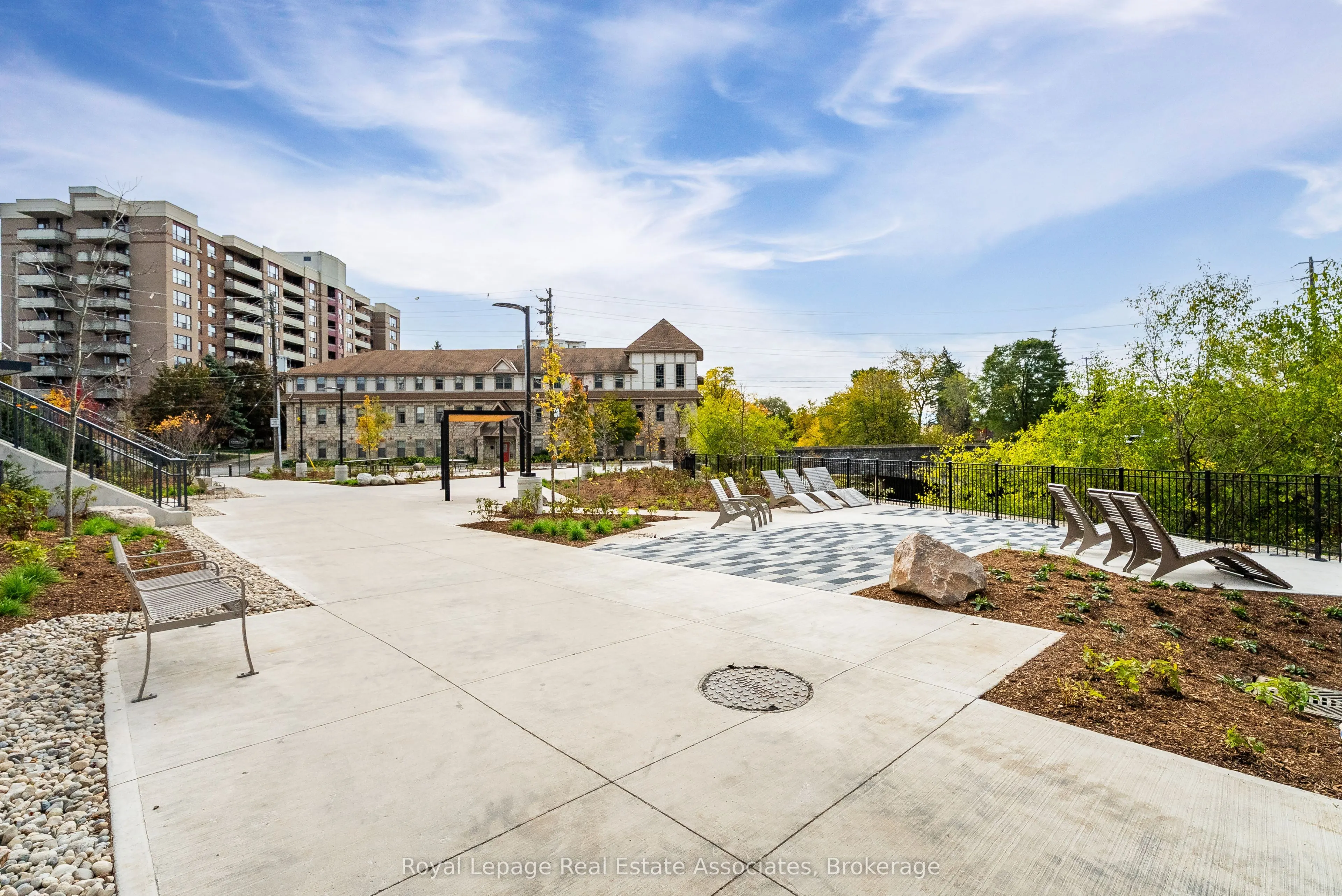 93 Arthur Street S, #1212