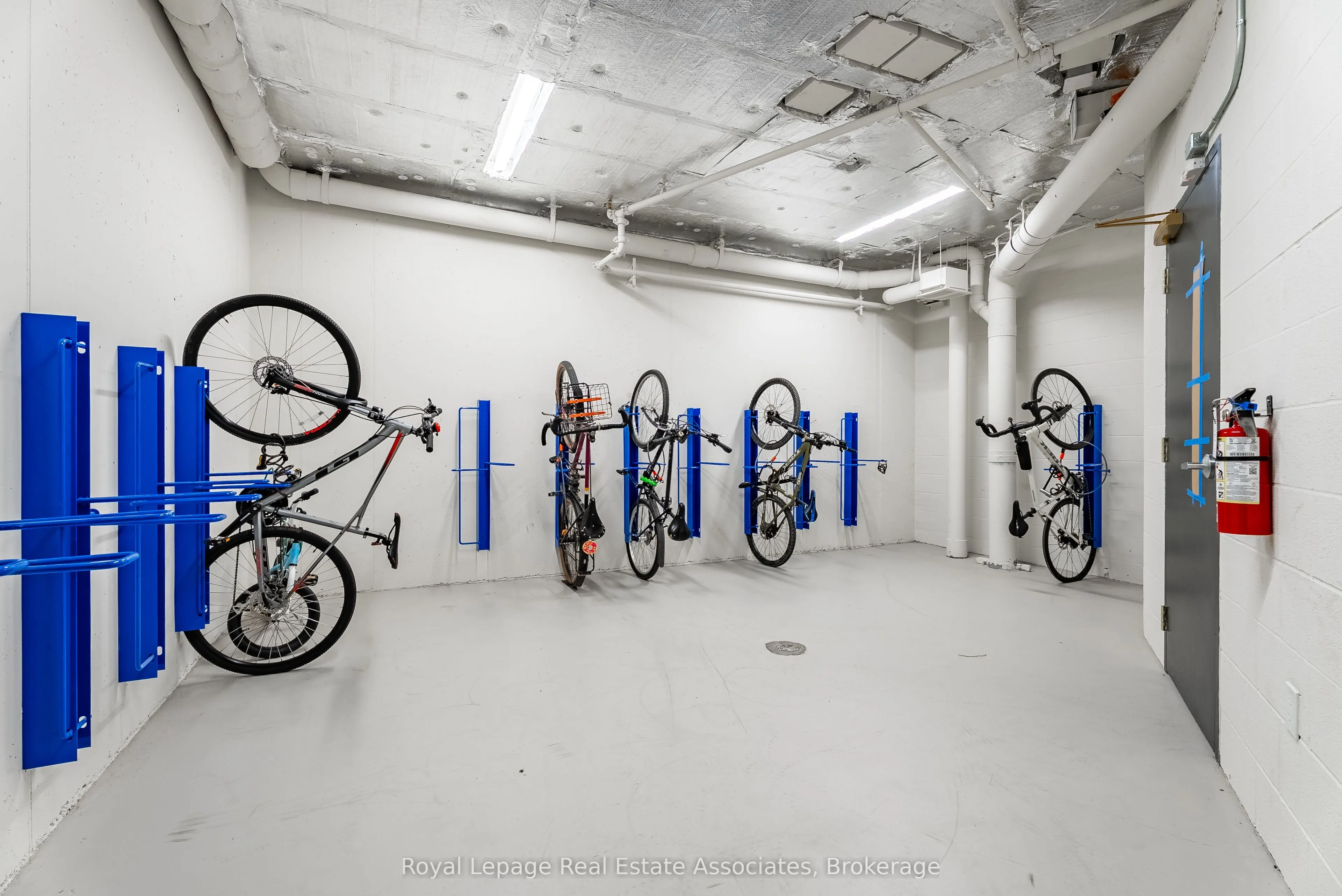 93 Arthur Street S, #1212