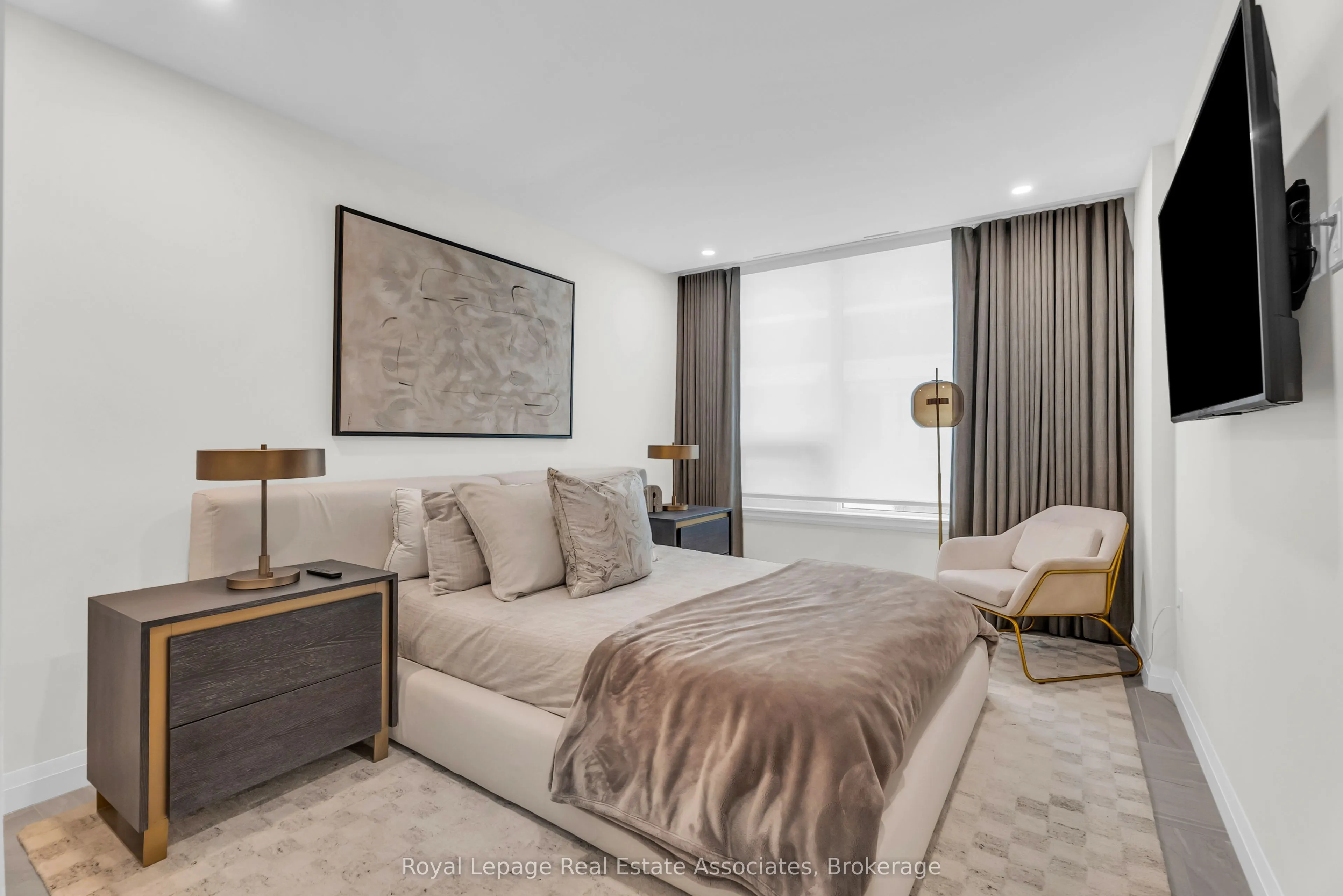 93 Arthur Street S, #1212