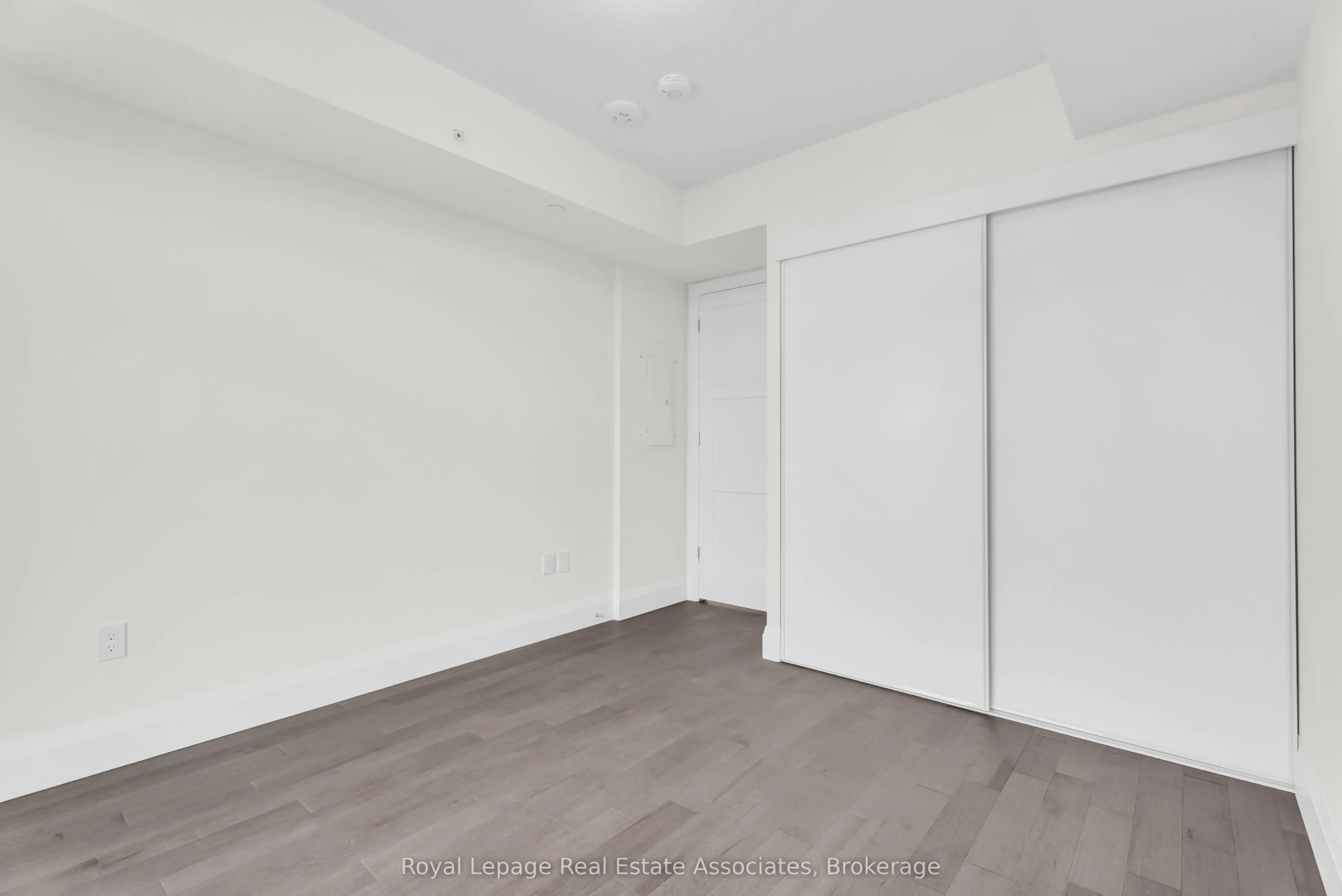 93 Arthur Street S, #1212