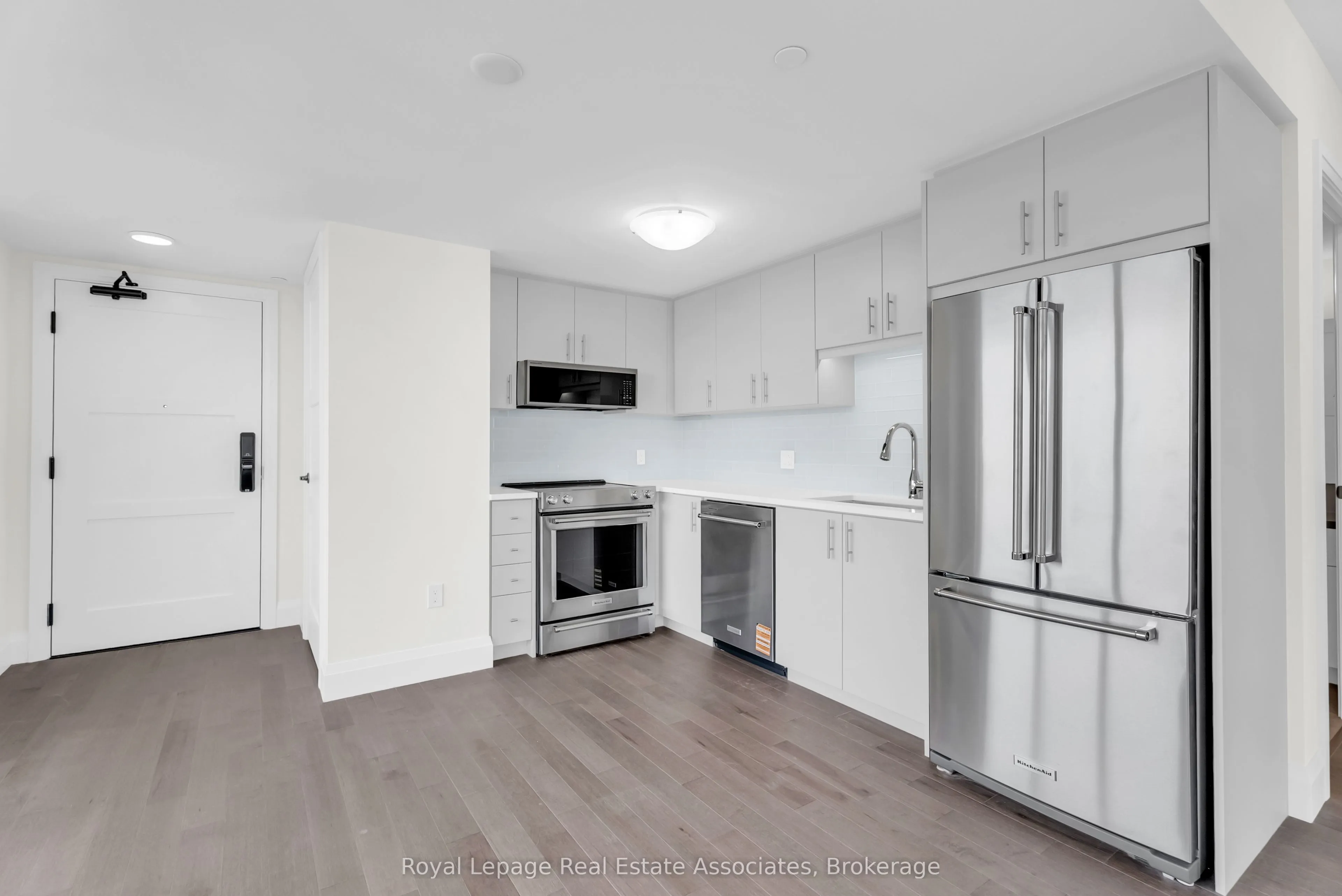 93 Arthur Street S, #1212