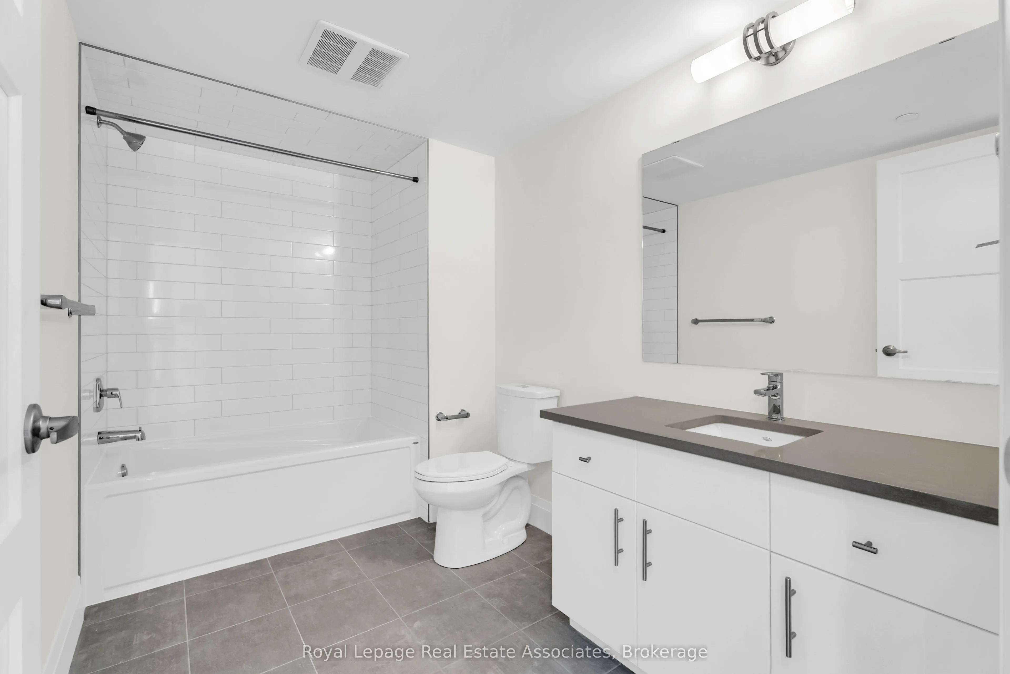 93 Arthur Street S, #1212