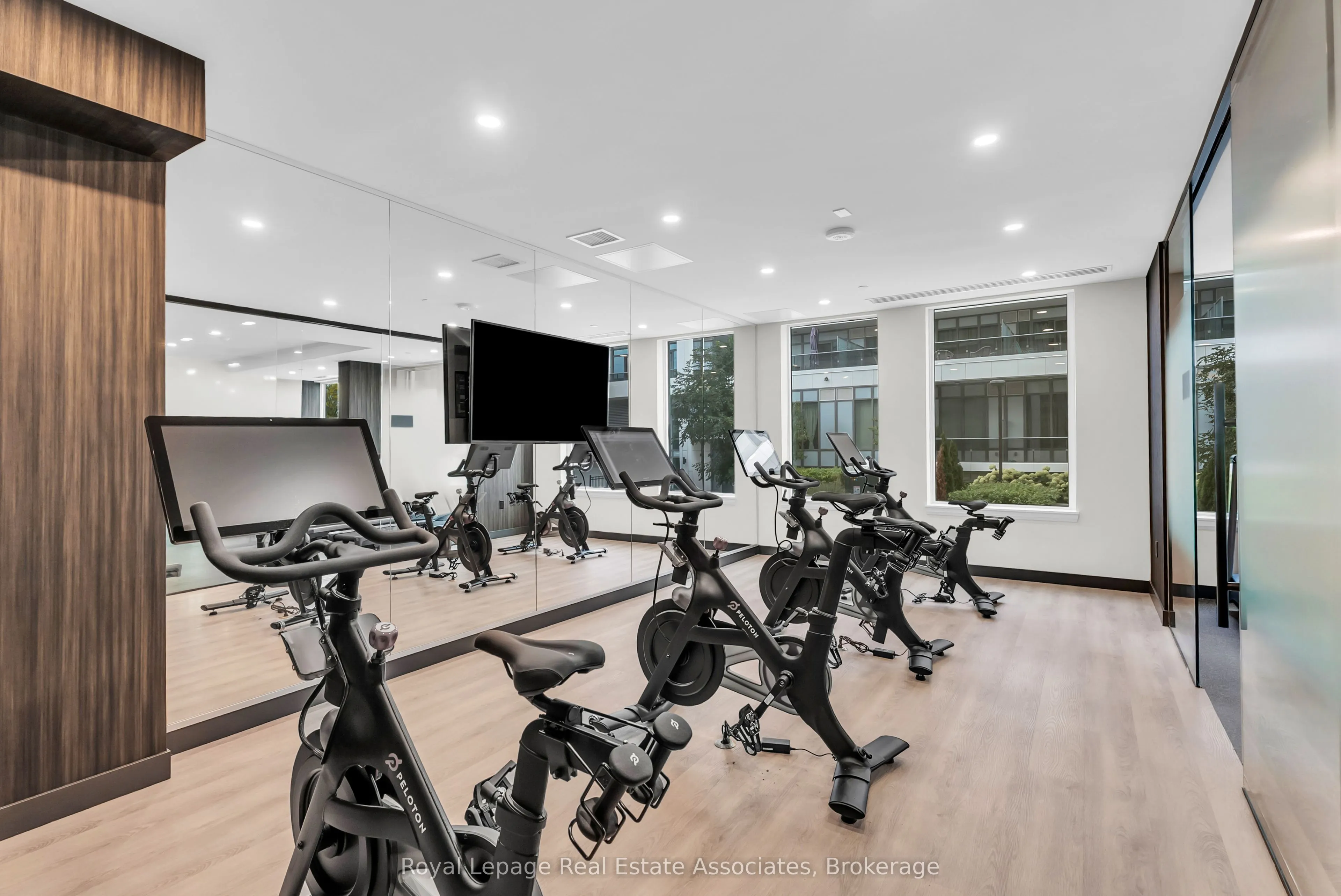 93 Arthur Street S, #1212