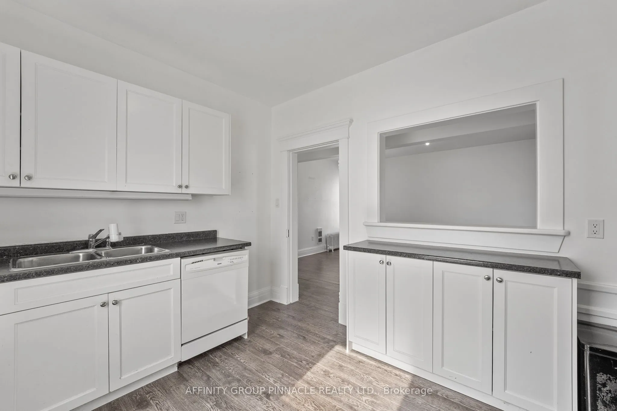 255 Kent Street W