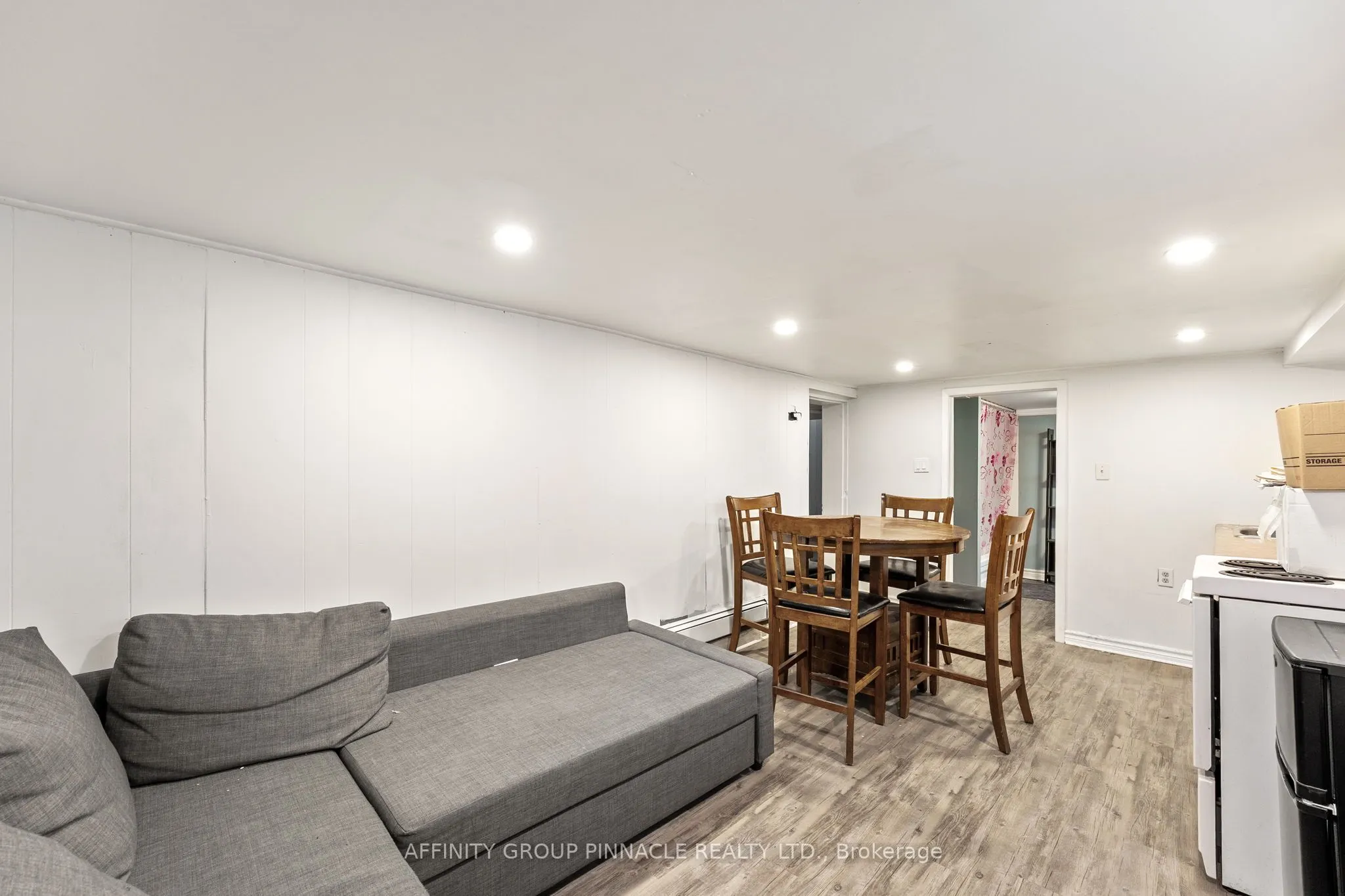 255 Kent Street W