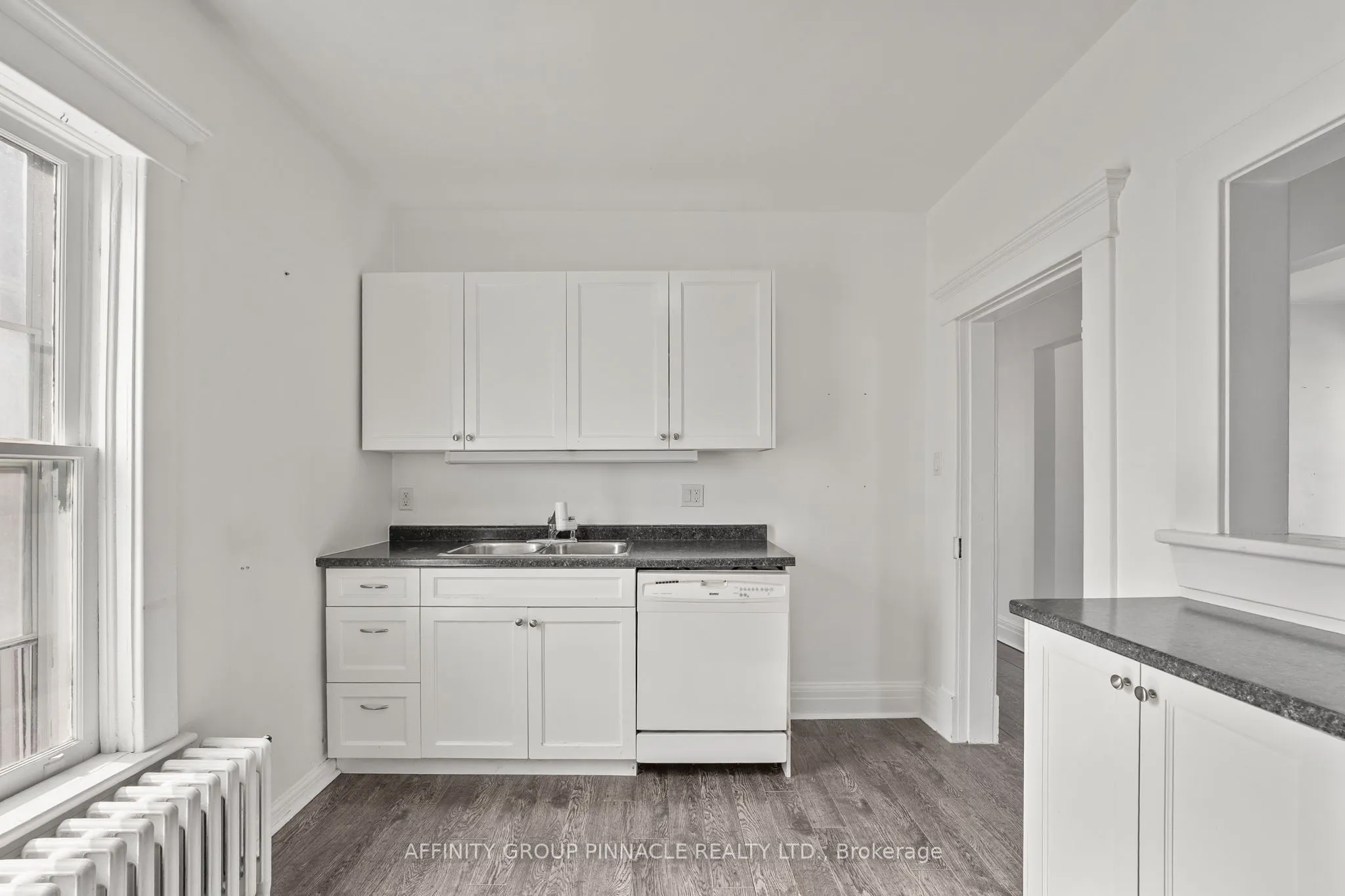 255 Kent Street W
