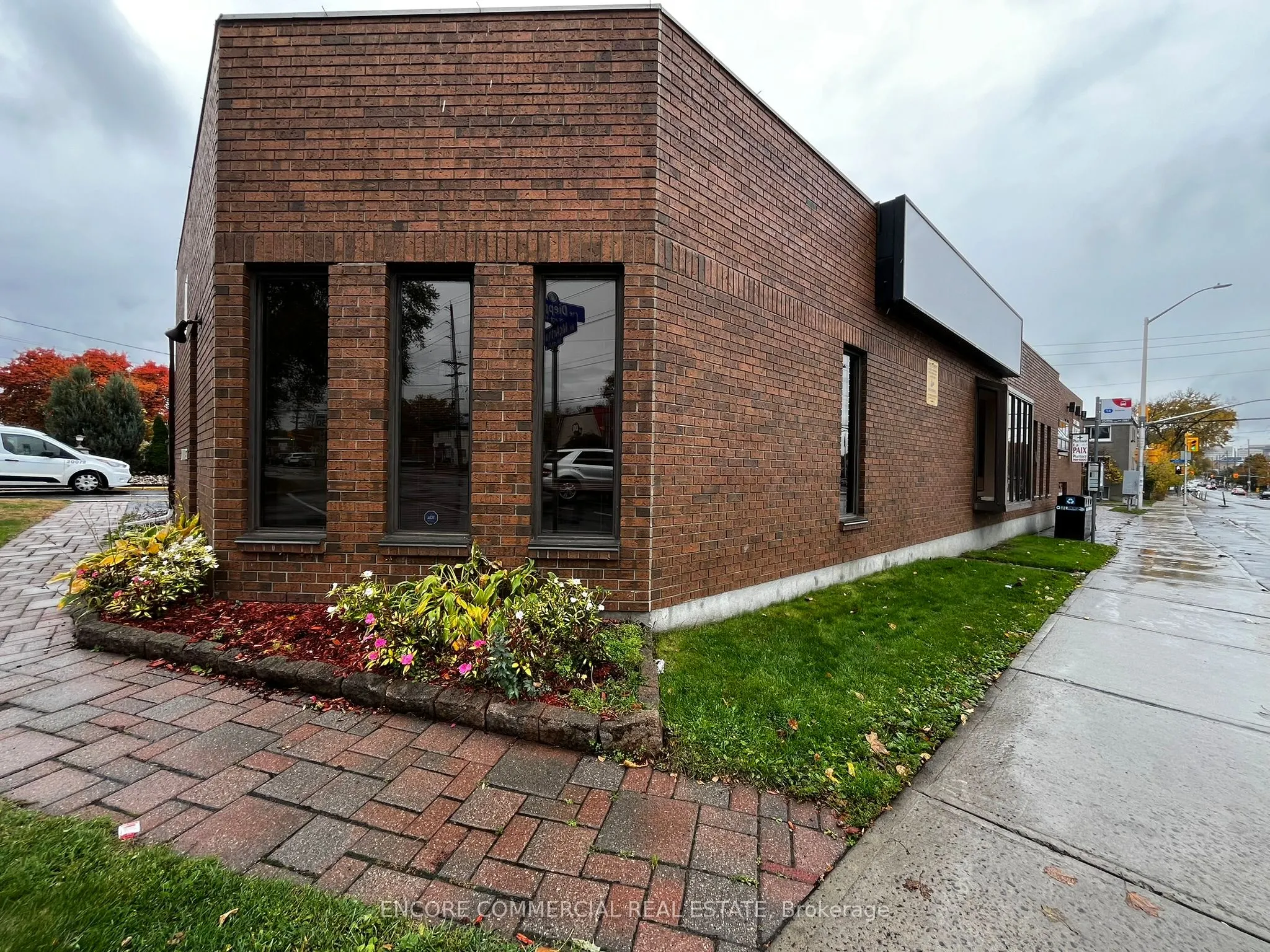 390 Mcarthur Avenue, #200 & 201