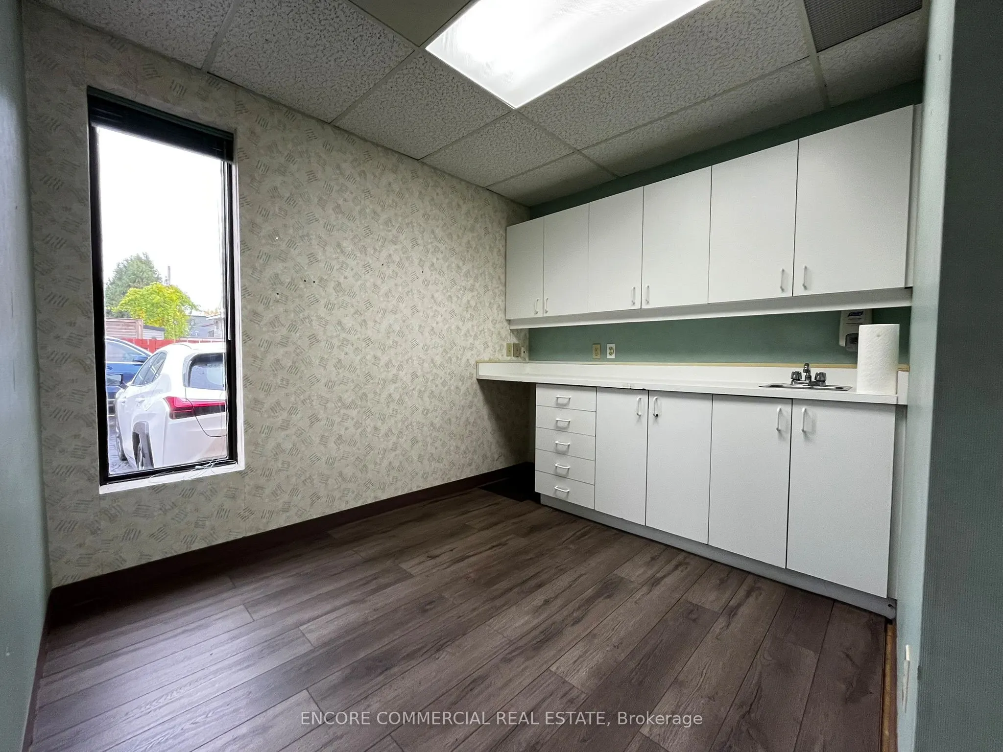 390 Mcarthur Avenue, #200 & 201