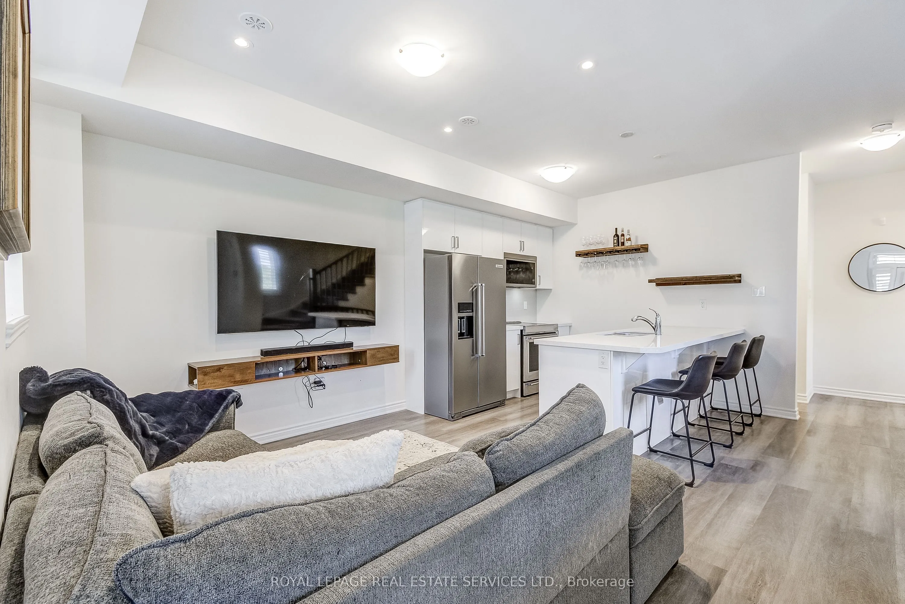 305 Garner Road W, #14