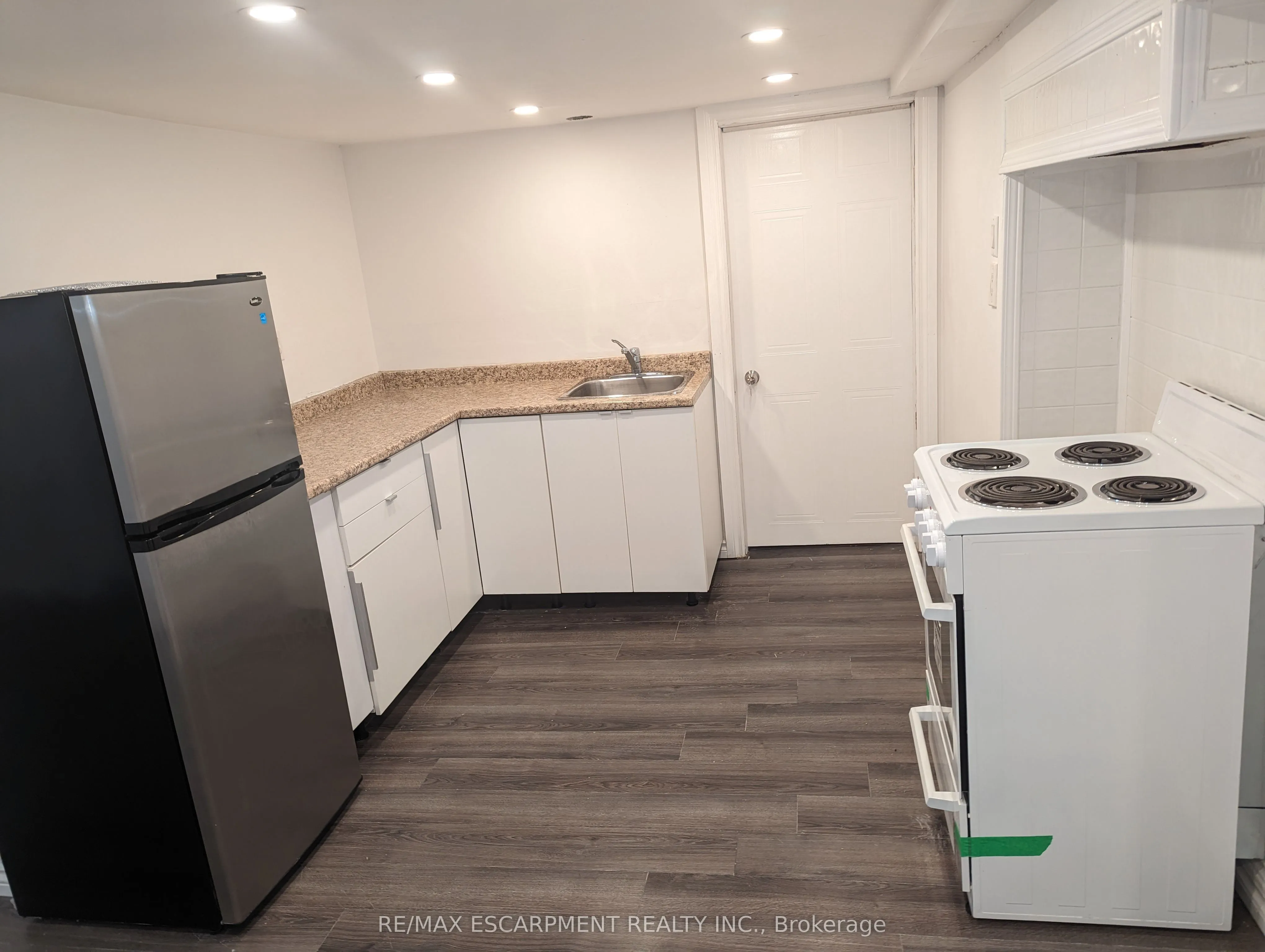 255 Wallace Avenue S #LOWER