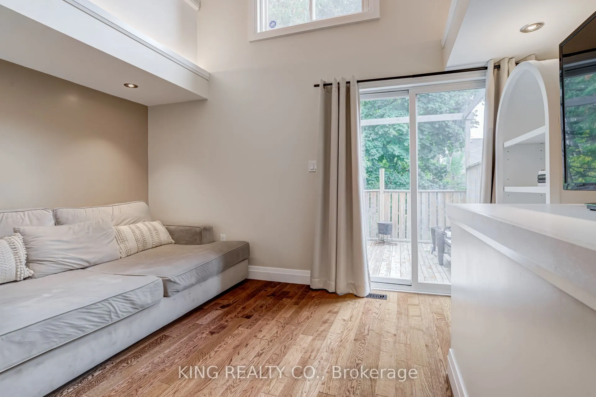 140 Sanford Avenue N