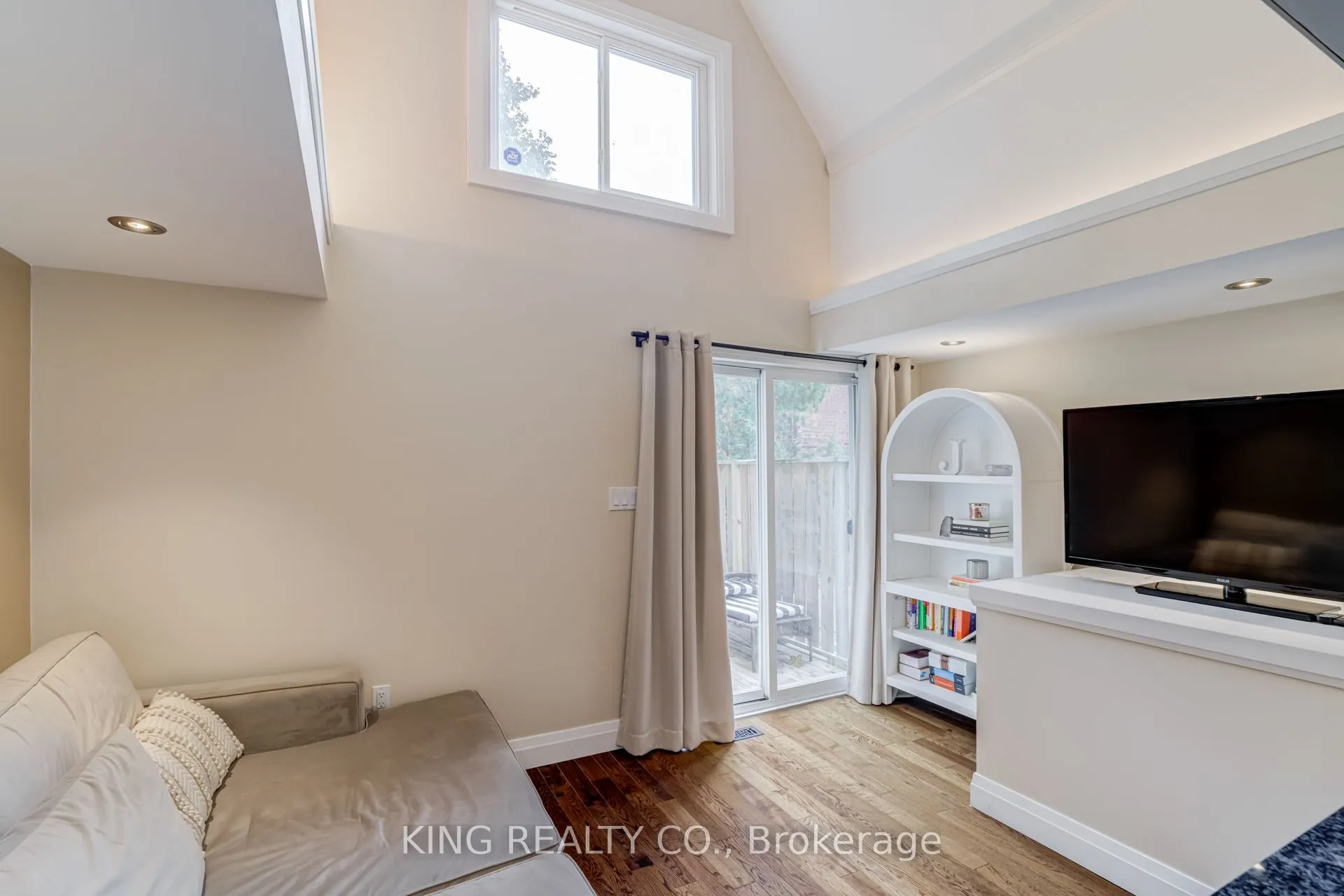 140 Sanford Avenue N