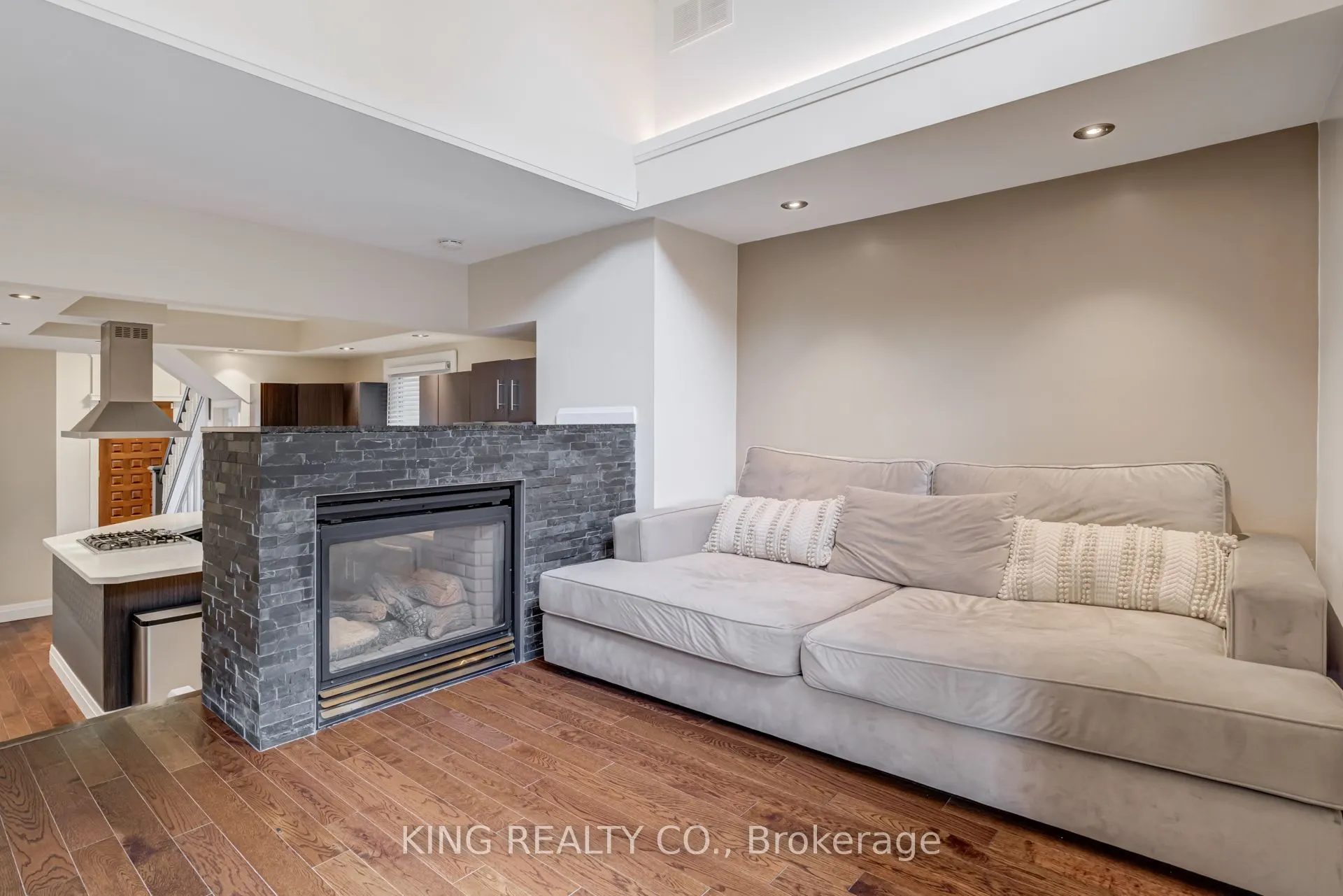 140 Sanford Avenue N