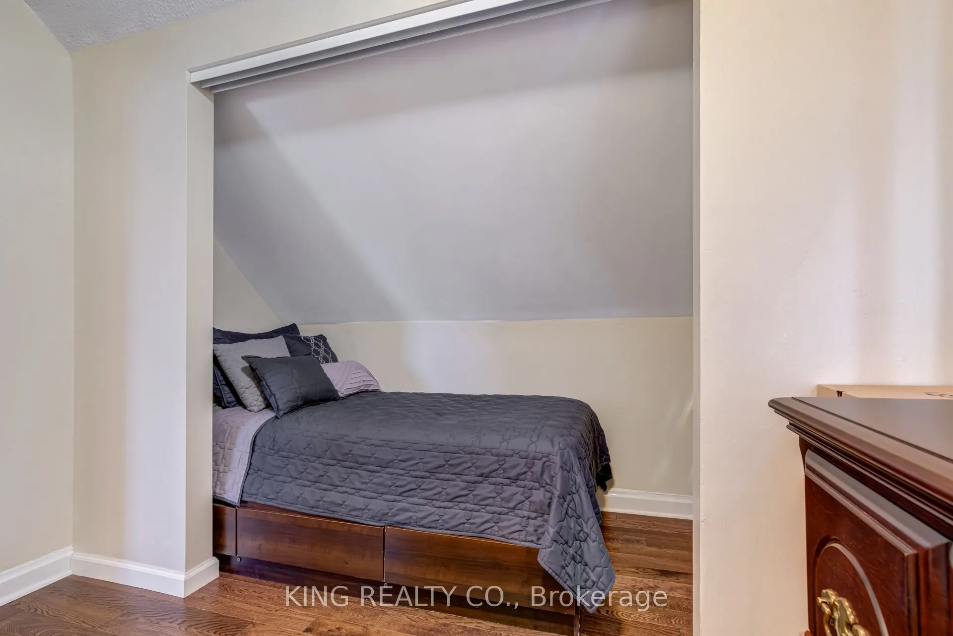 140 Sanford Avenue N