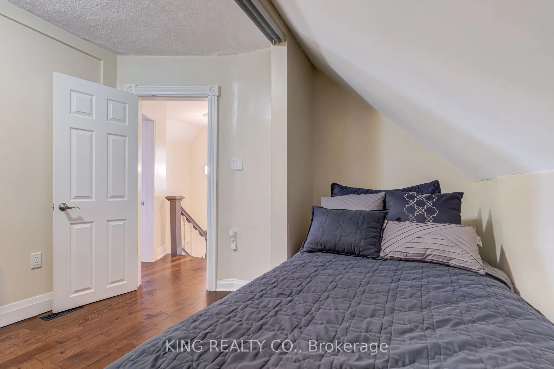 140 Sanford Avenue N