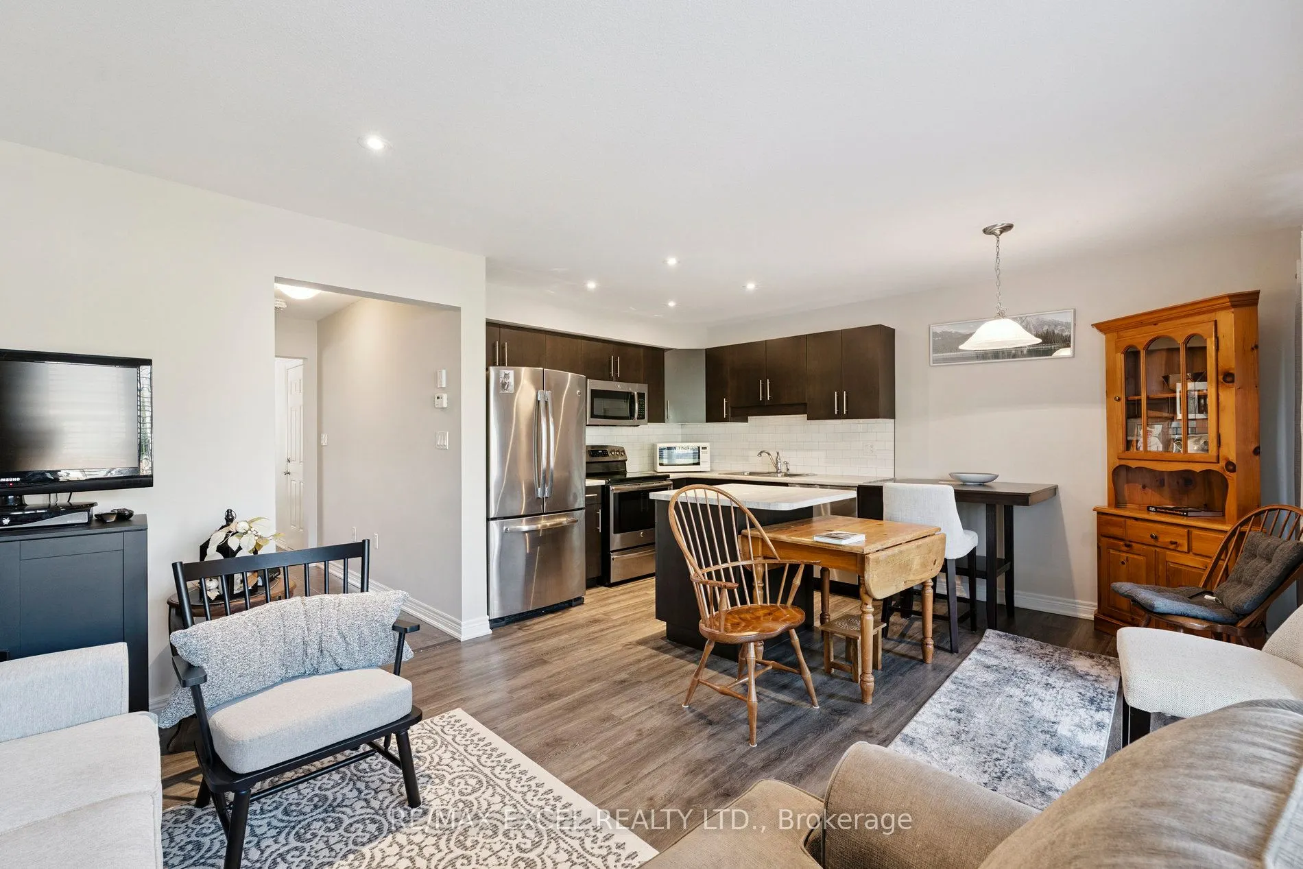 6401 Shapton Crescent