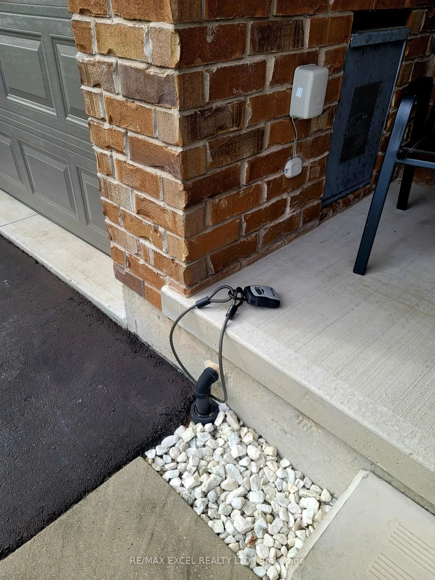 6401 Shapton Crescent