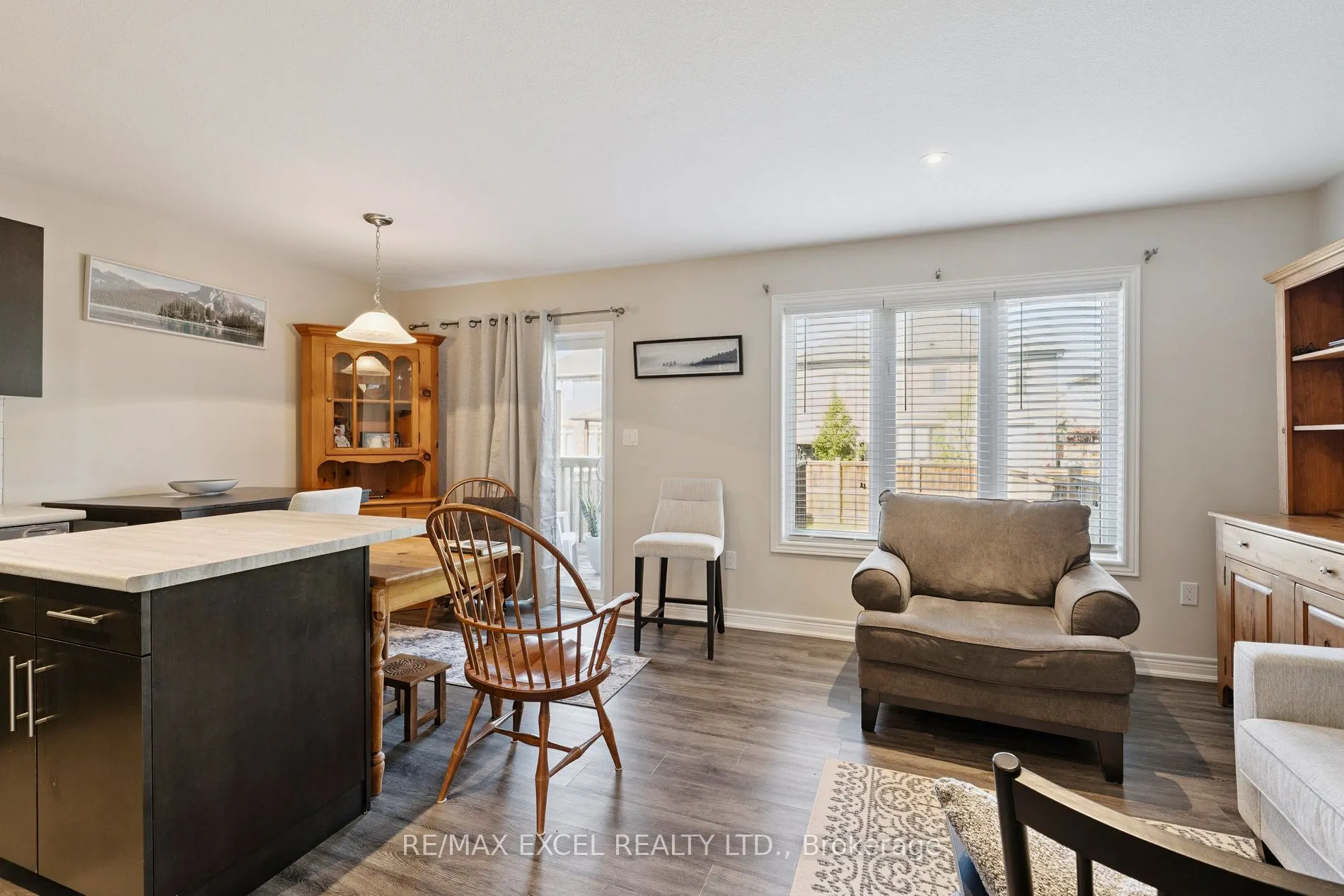 6401 Shapton Crescent