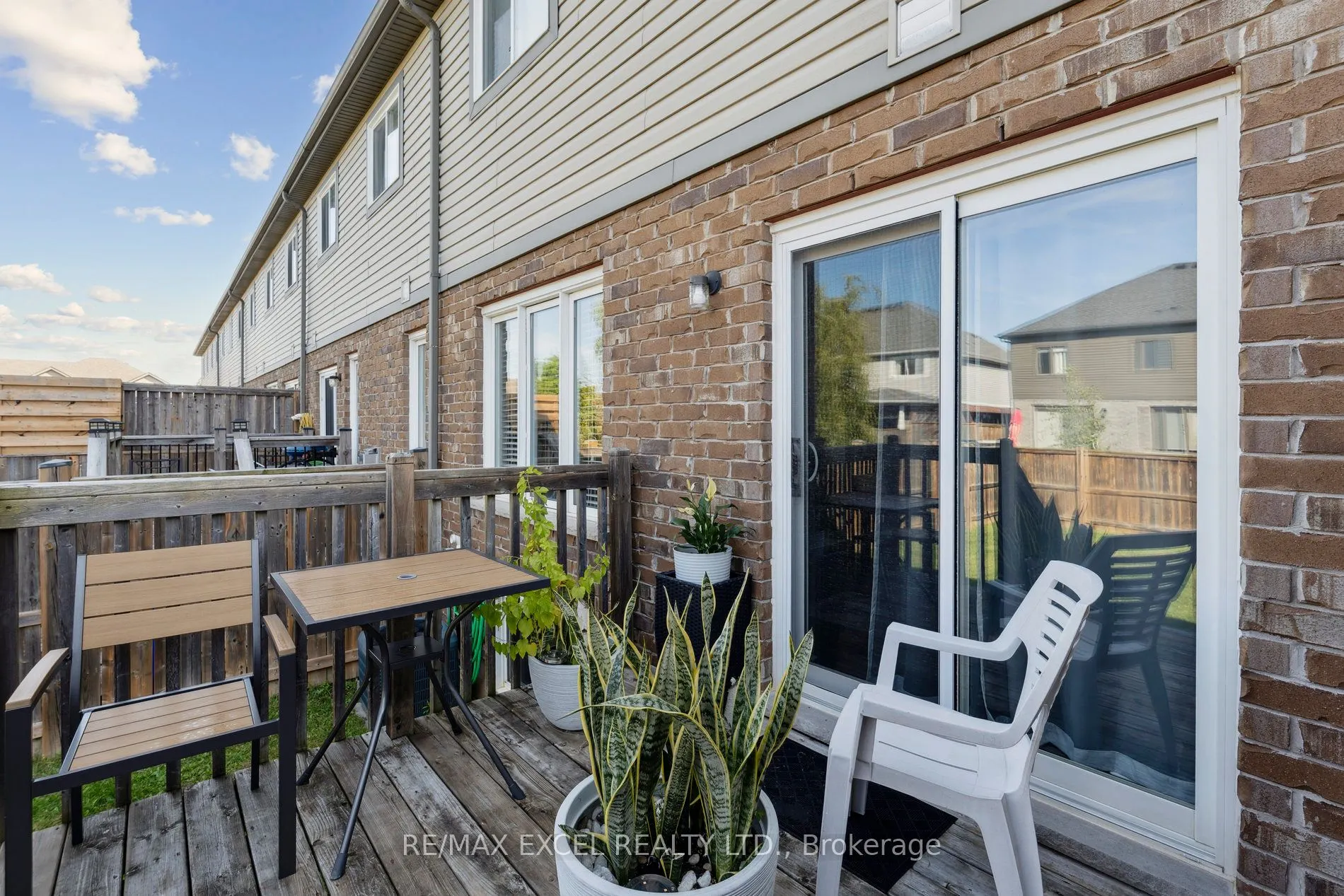 6401 Shapton Crescent