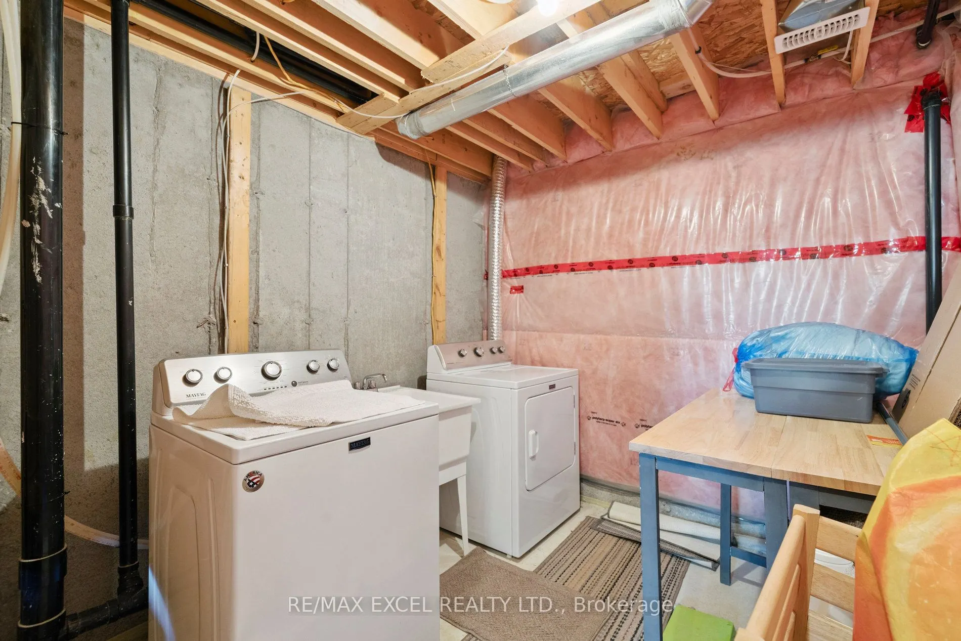 6401 Shapton Crescent